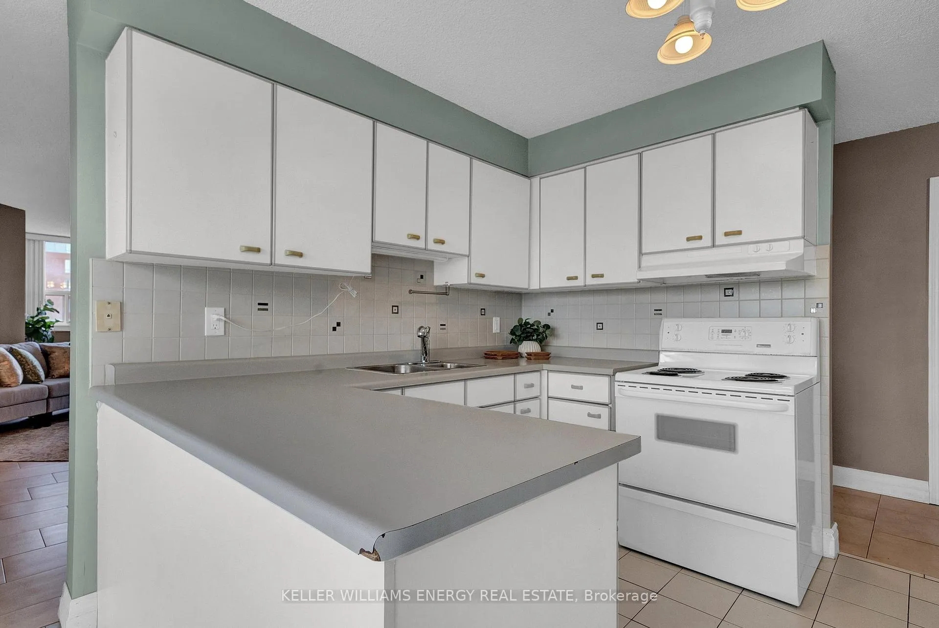Photo 8 of Unit 302, 80 Athol Street E, Oshawa, Central — HOMEH