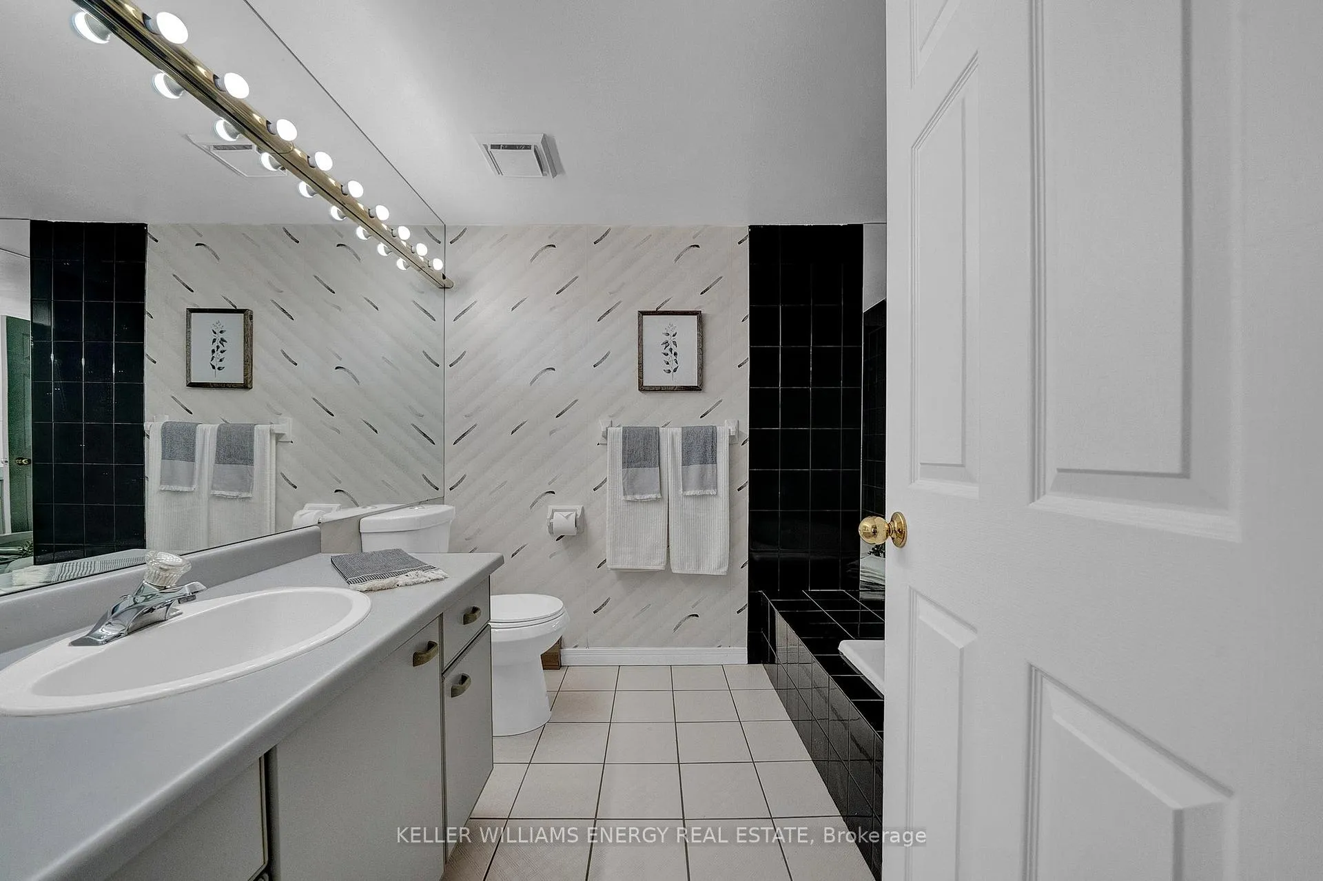 Photo 18 of Unit 302, 80 Athol Street E, Oshawa, Central — HOMEH
