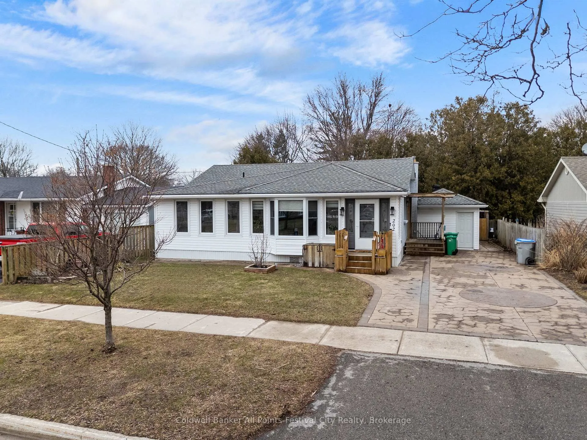Photo 1 of 202 Bennett Street W, Goderich, Goderich (Town) — HOMEH