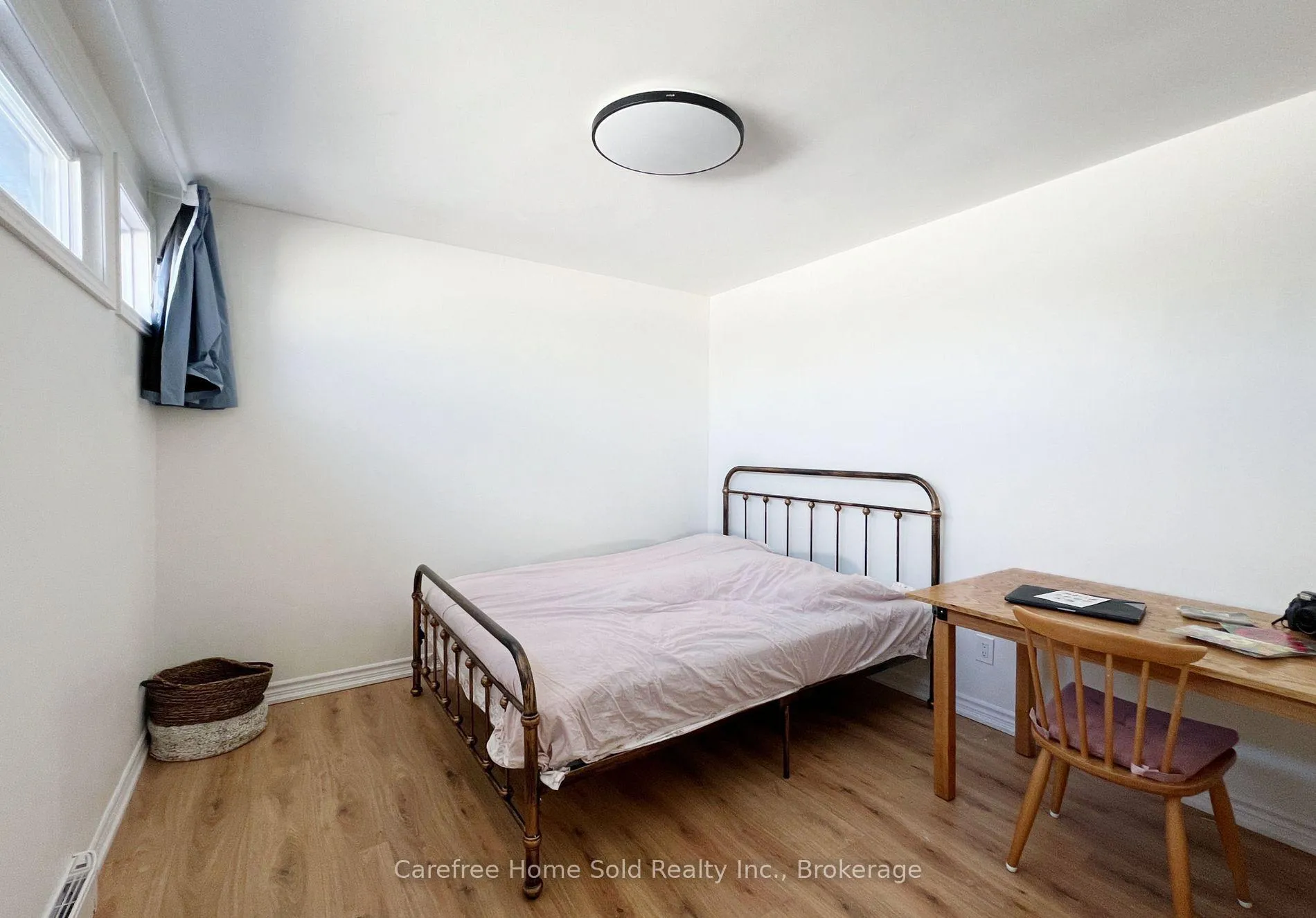 Photo 8 of 207 Milestone Crescent, Aurora, Aurora Village — HOMEH