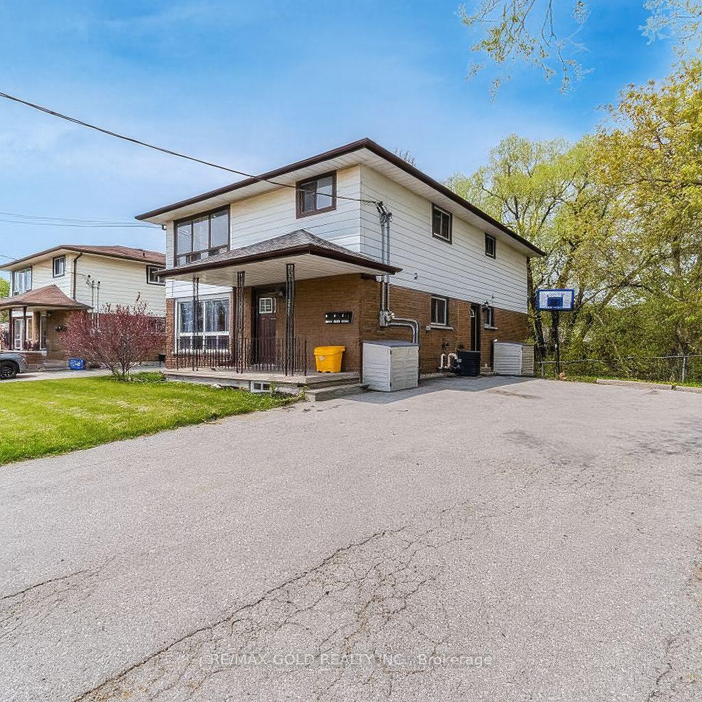 Front of 580 Gibb Street