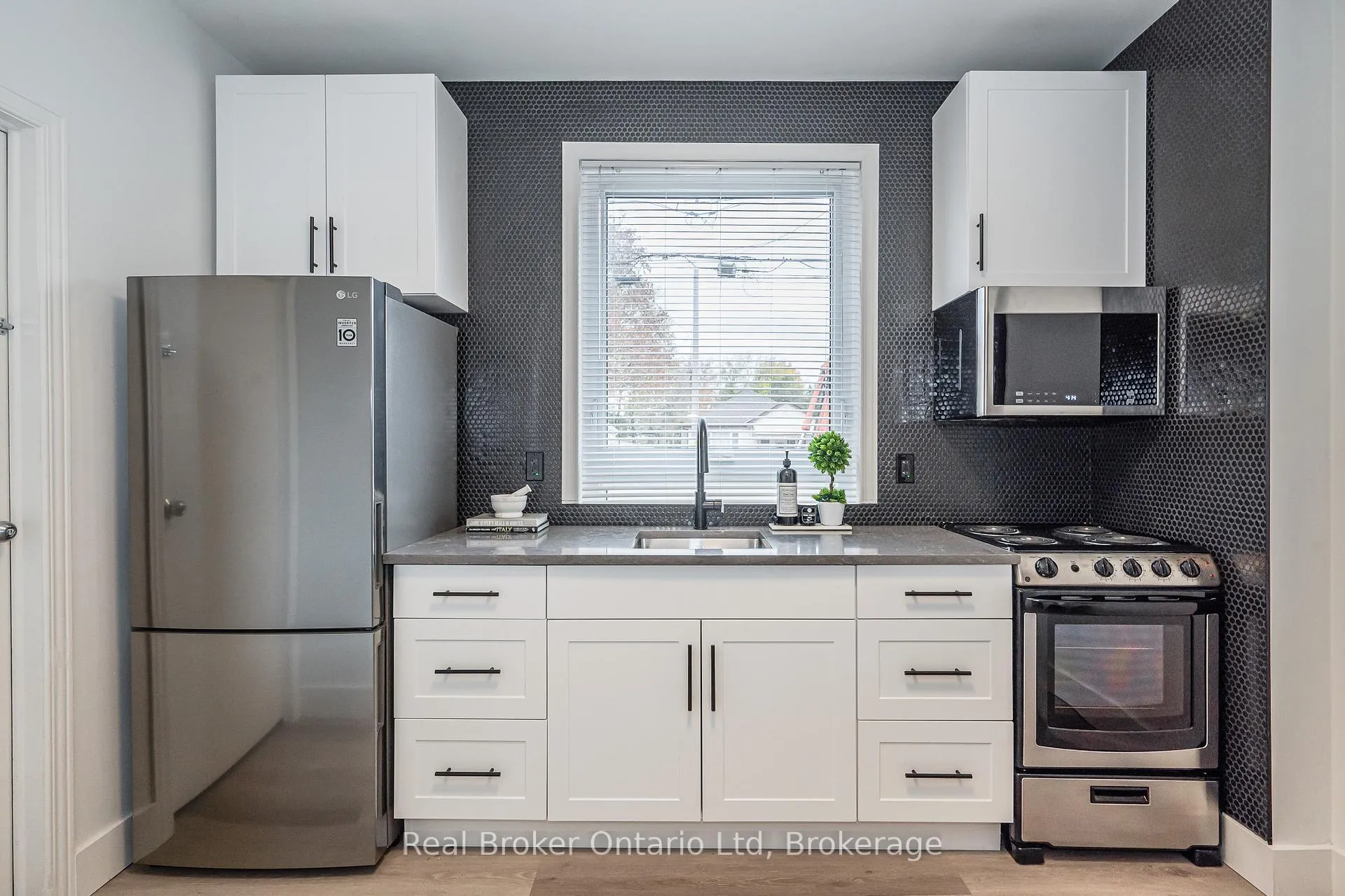 Photo 11 of 376 York Road, Guelph, St. Patrick's Ward — HOMEH