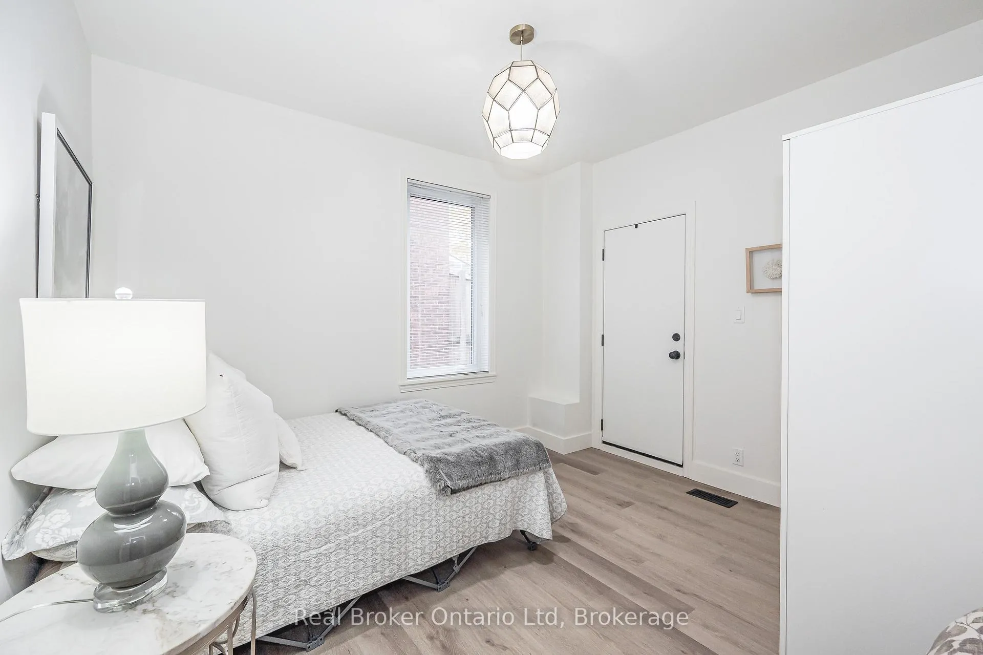Photo 16 of 376 York Road, Guelph, St. Patrick's Ward — HOMEH
