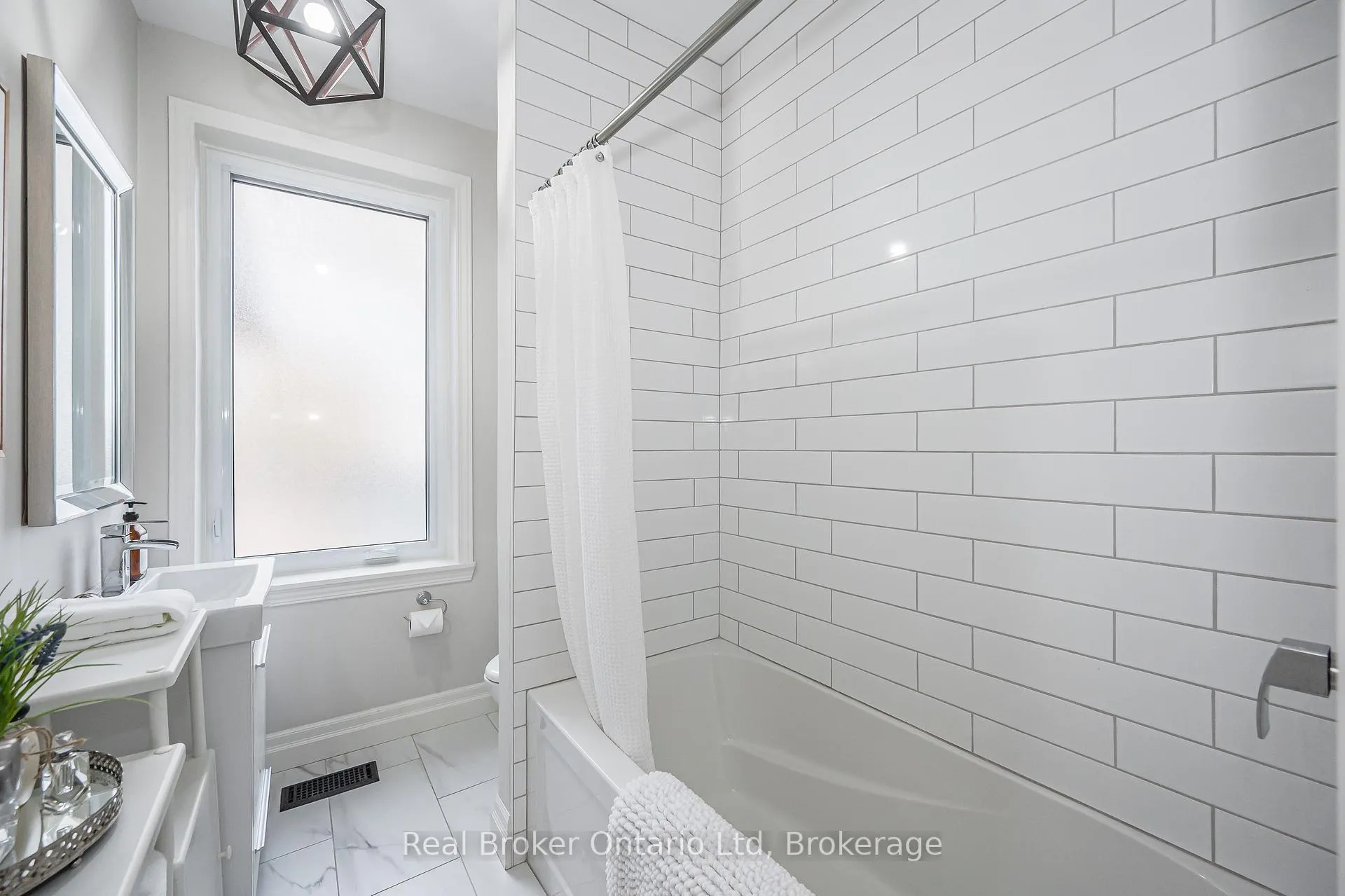 Photo 17 of 376 York Road, Guelph, St. Patrick's Ward — HOMEH
