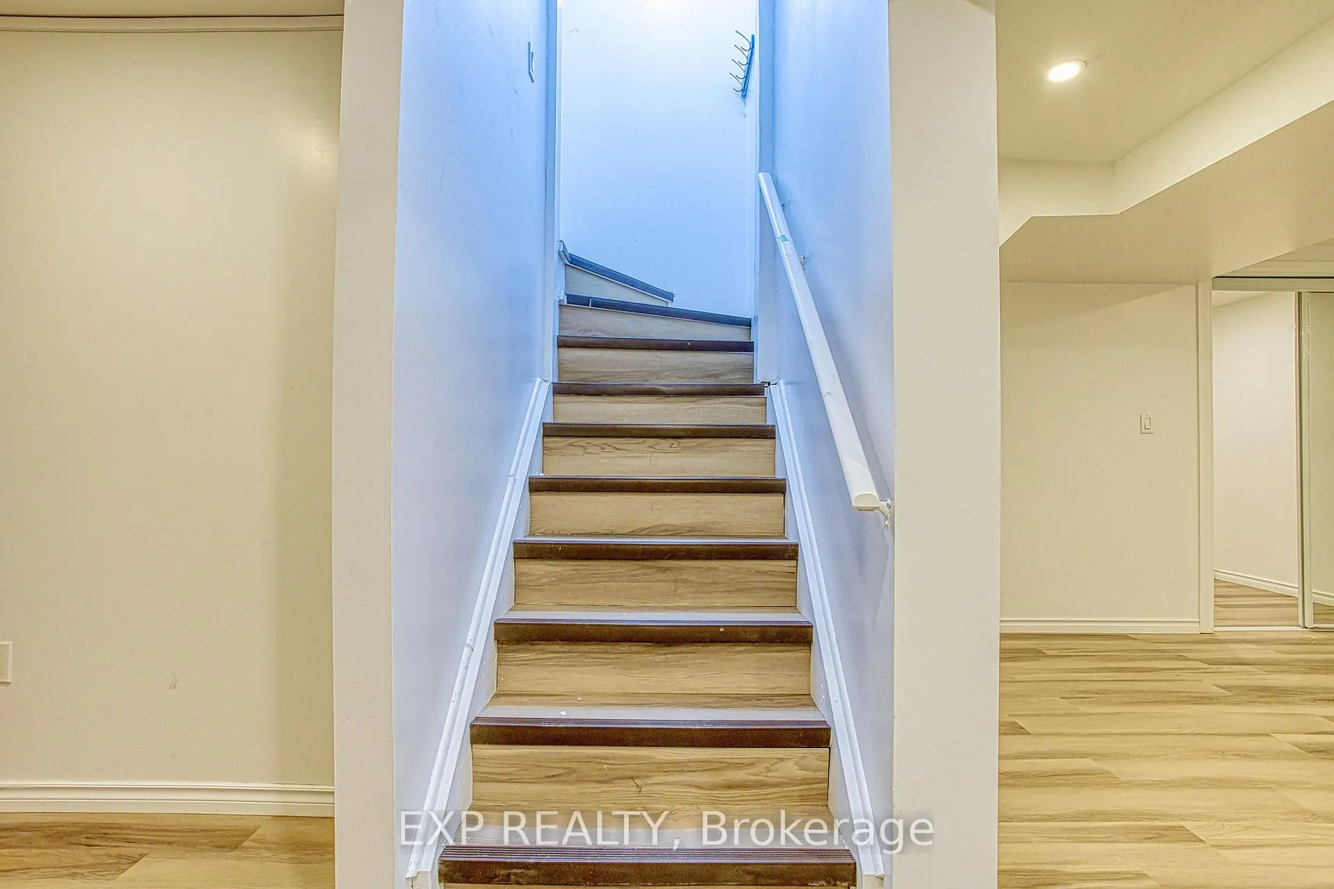 Photo 2 of 72 Nanaimo Crescent, Hamilton, Winona Park — HOMEH