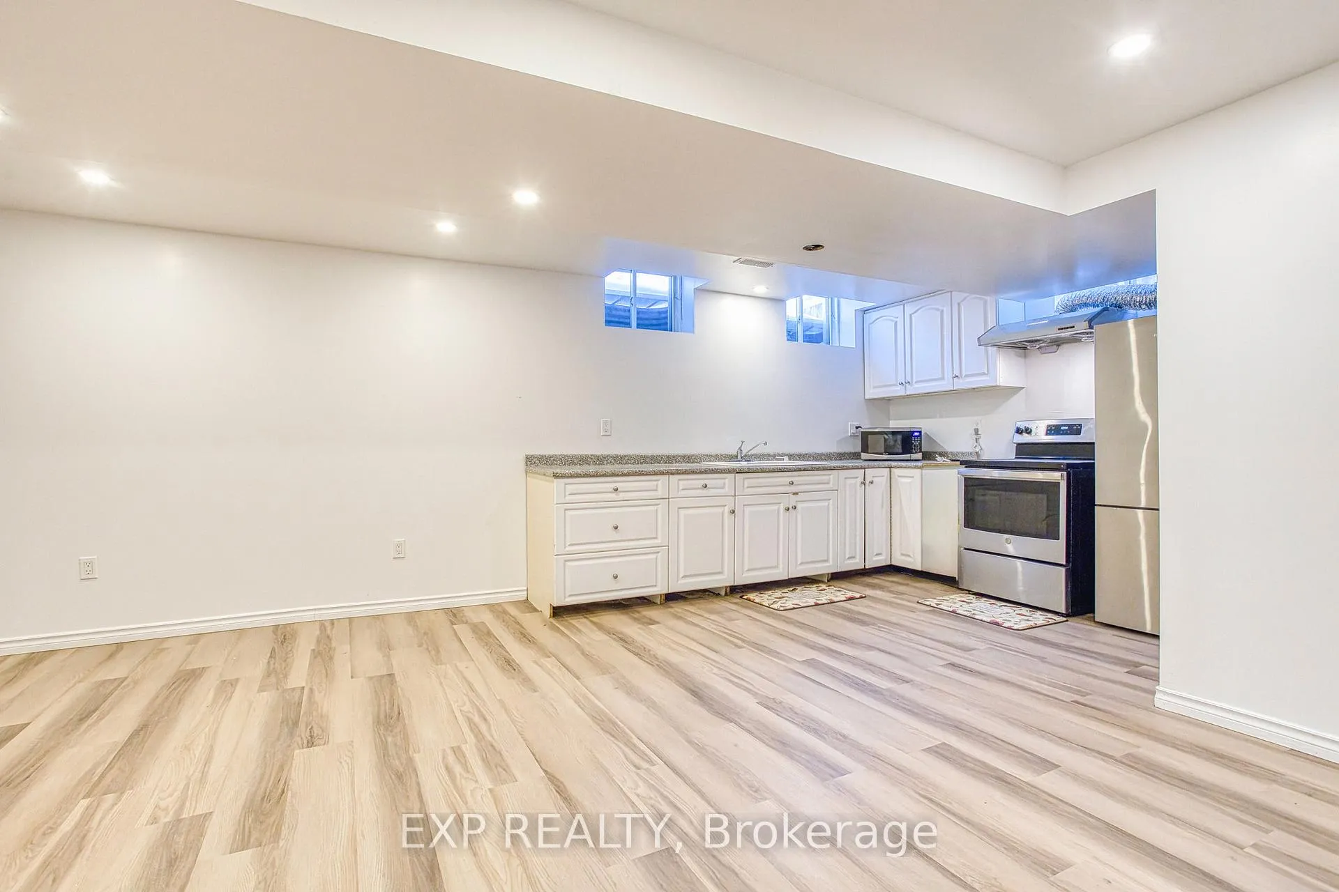 Photo 3 of 72 Nanaimo Crescent, Hamilton, Winona Park — HOMEH