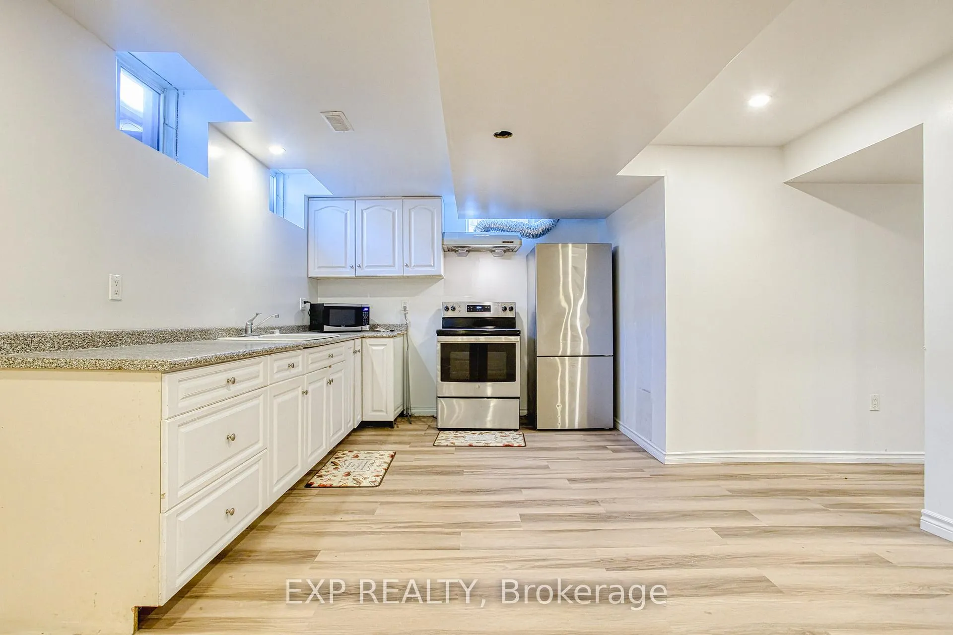 Photo 4 of 72 Nanaimo Crescent, Hamilton, Winona Park — HOMEH