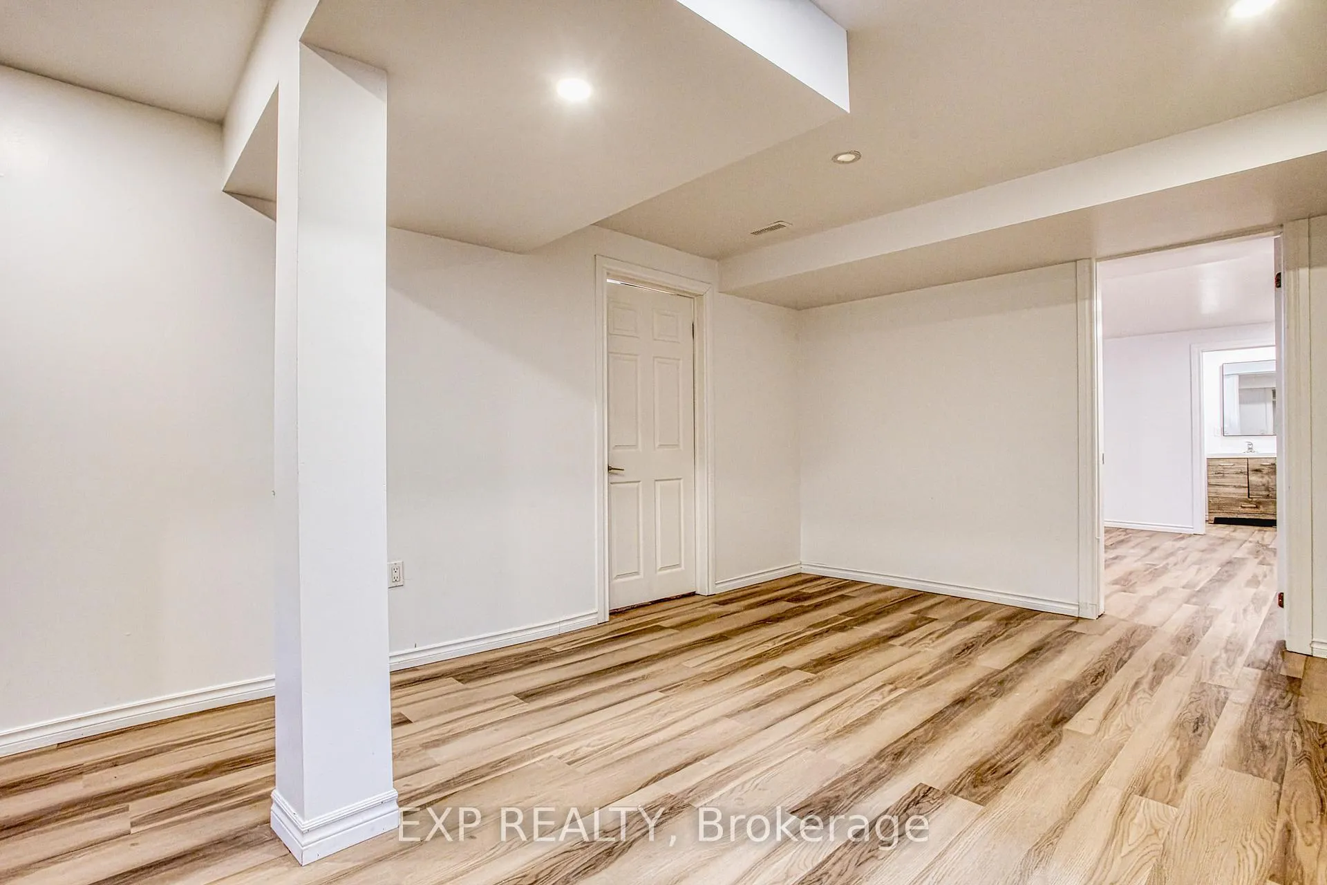 Photo 12 of 72 Nanaimo Crescent, Hamilton, Winona Park — HOMEH