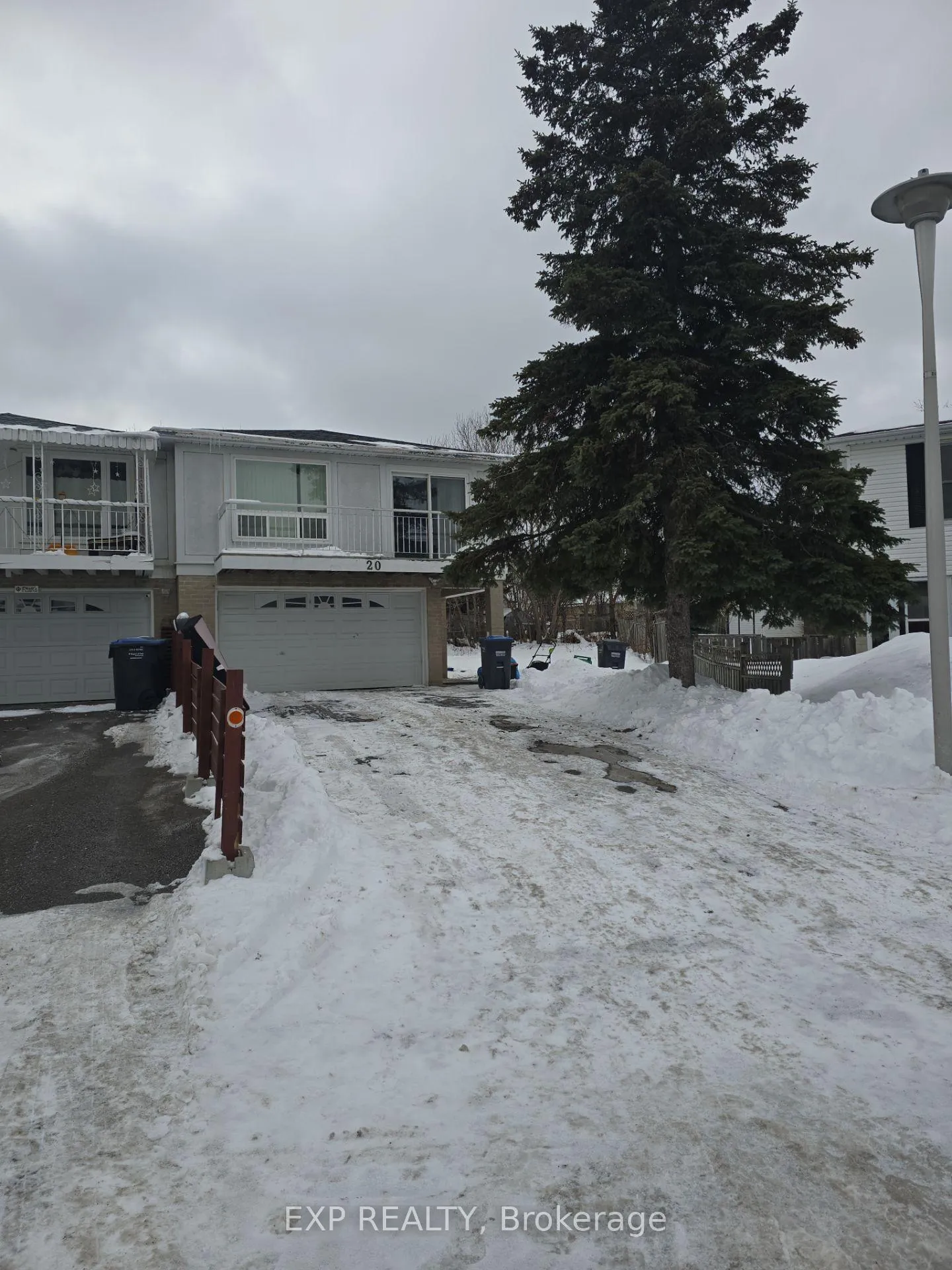 Front of Unit Upper, 20 Gladeside Place