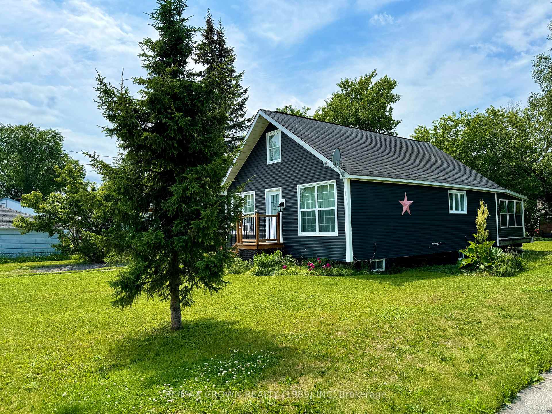 Photo 41 of 42 King Street, Kapuskasing — HOMEH