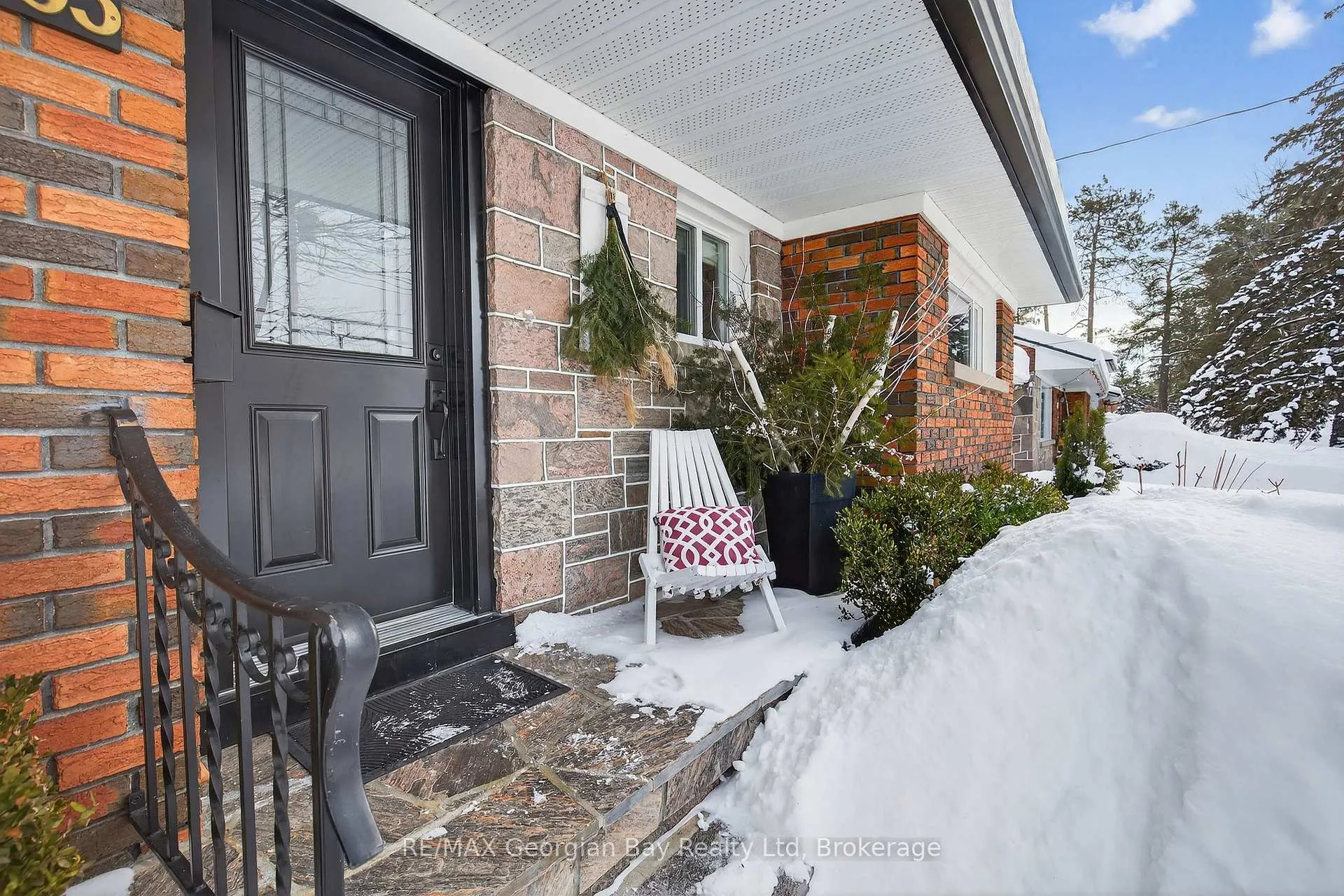 Photo 3 of 303 Seventh Street E, Midland — HOMEH
