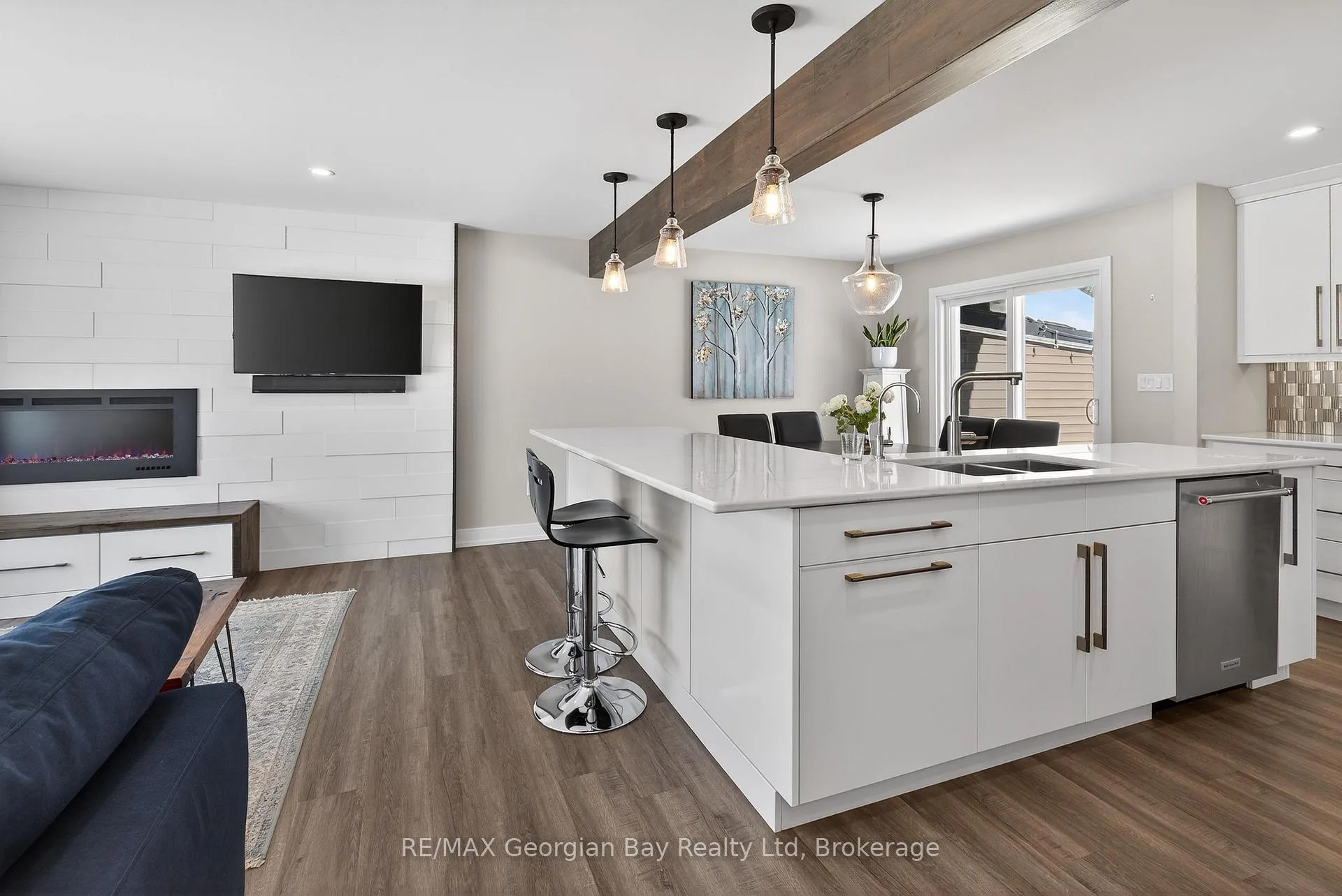 Photo 8 of 303 Seventh Street E, Midland — HOMEH