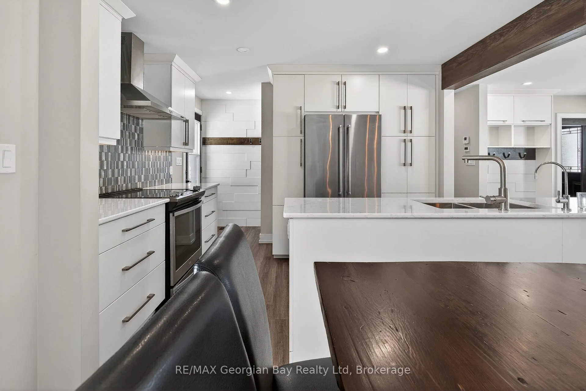 Photo 12 of 303 Seventh Street E, Midland — HOMEH