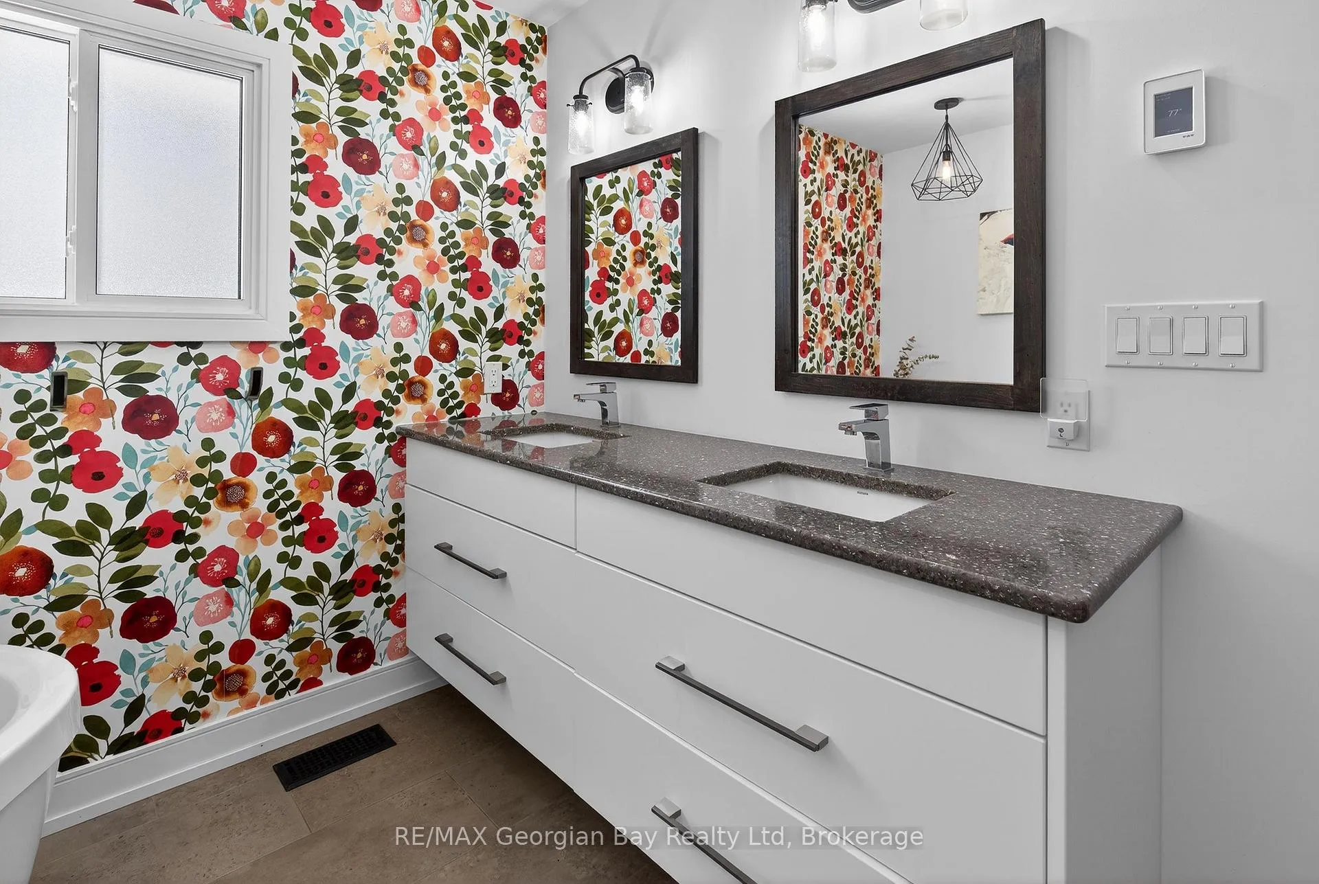 Photo 18 of 303 Seventh Street E, Midland — HOMEH