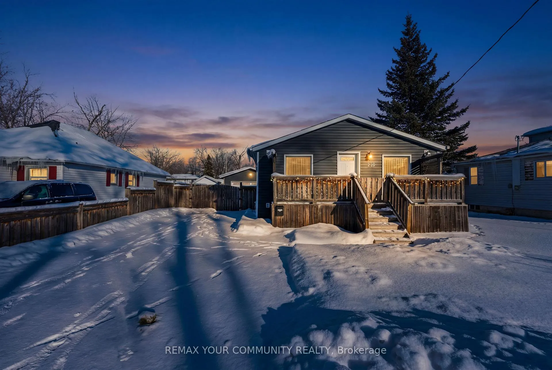 Photo 1 of 320 Pasadena Drive, Georgina, Keswick South — HOMEH