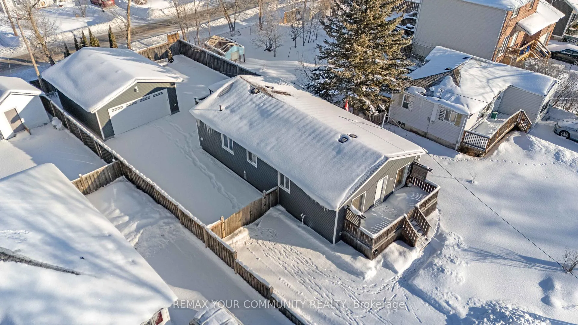Photo 3 of 320 Pasadena Drive, Georgina, Keswick South — HOMEH