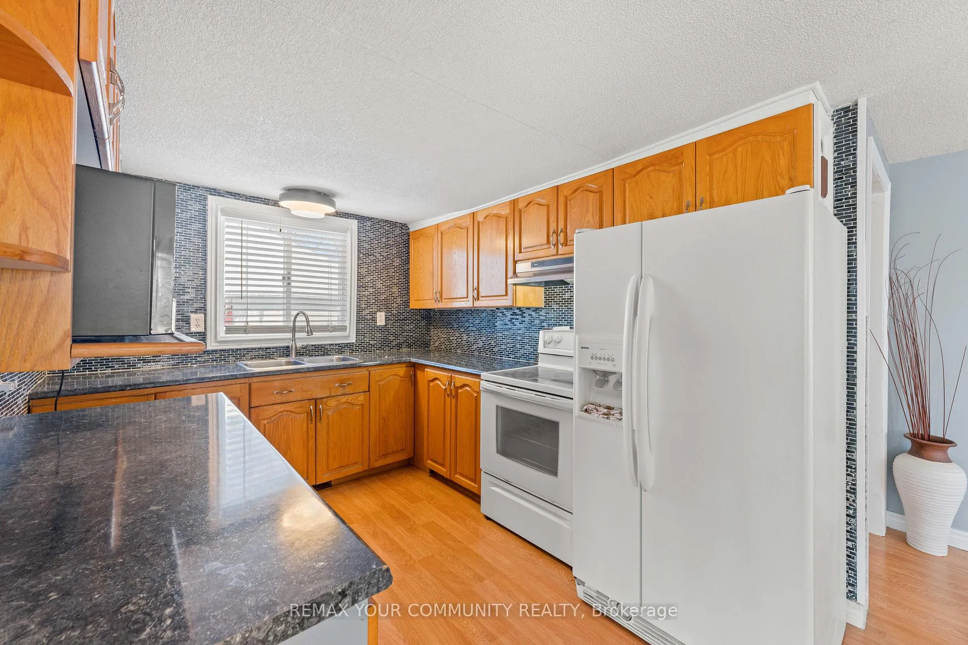 Photo 16 of 320 Pasadena Drive, Georgina, Keswick South — HOMEH