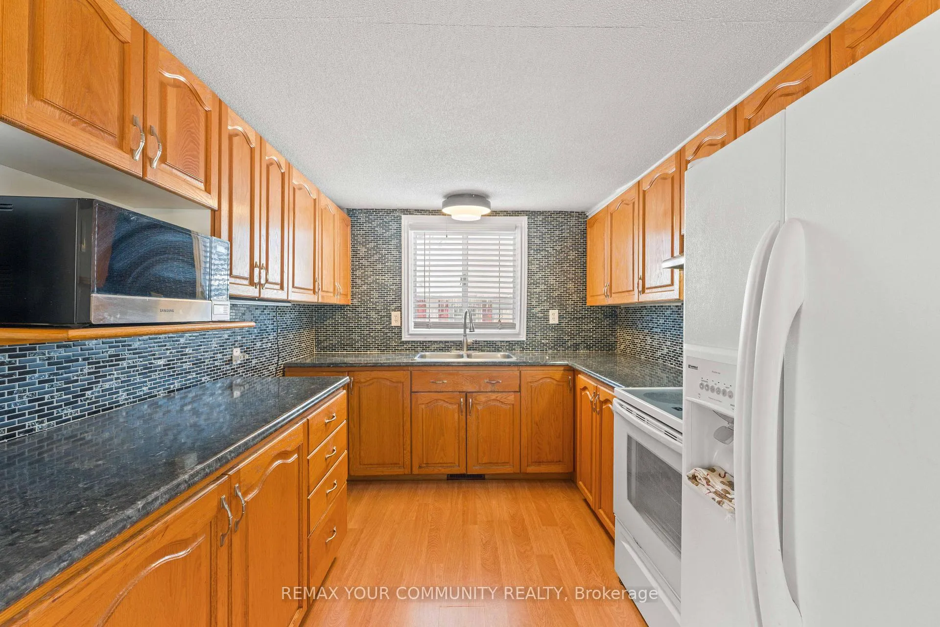 Photo 17 of 320 Pasadena Drive, Georgina, Keswick South — HOMEH