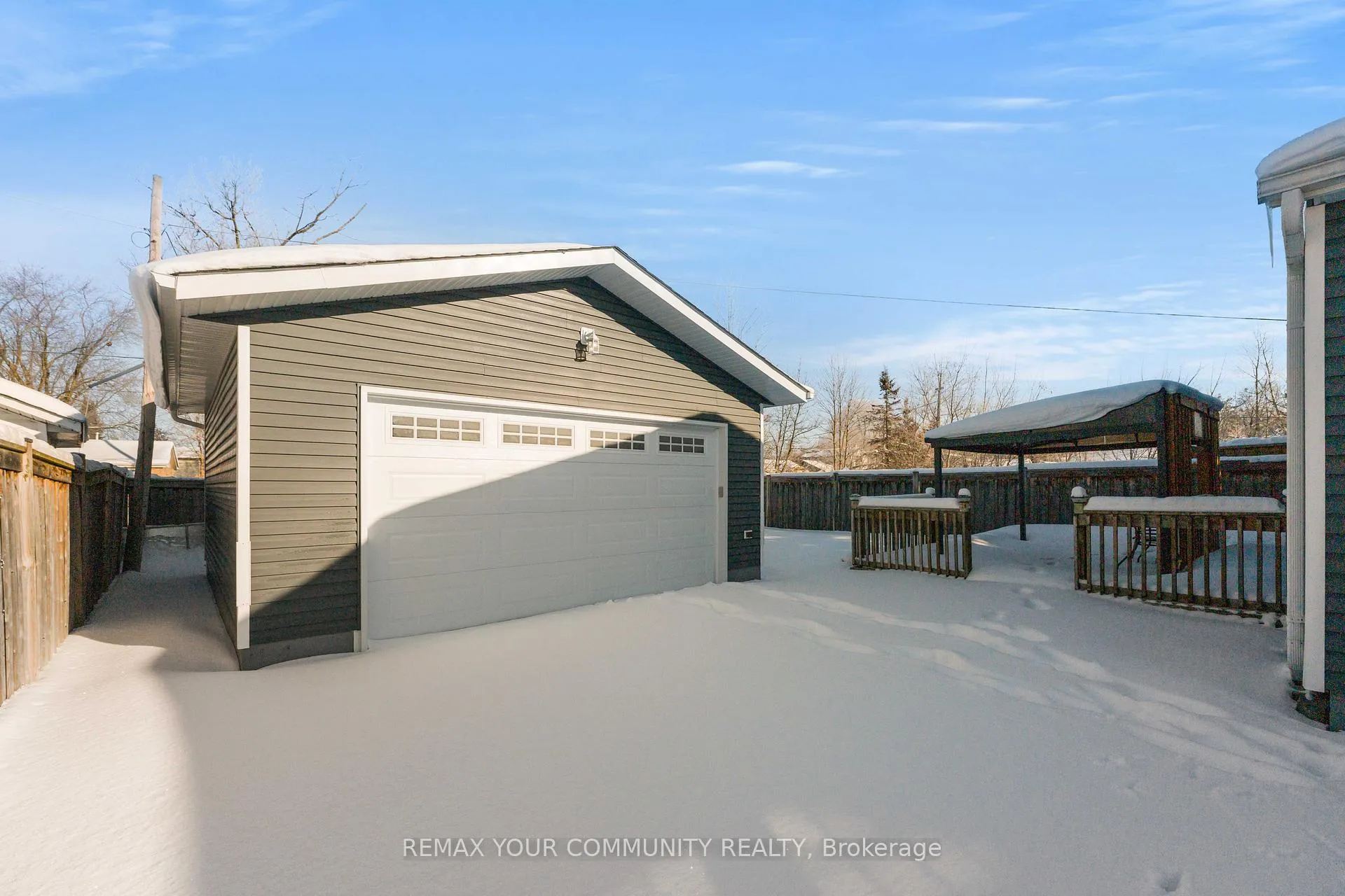Photo 34 of 320 Pasadena Drive, Georgina, Keswick South — HOMEH