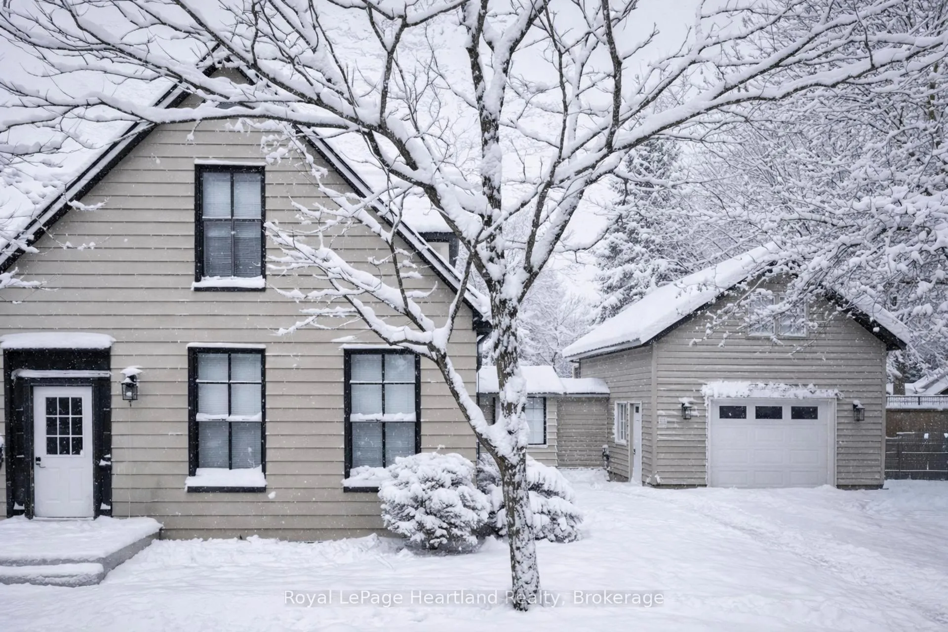 Photo 2 of 162 Wellington Street S, Goderich, Goderich (Town) — HOMEH