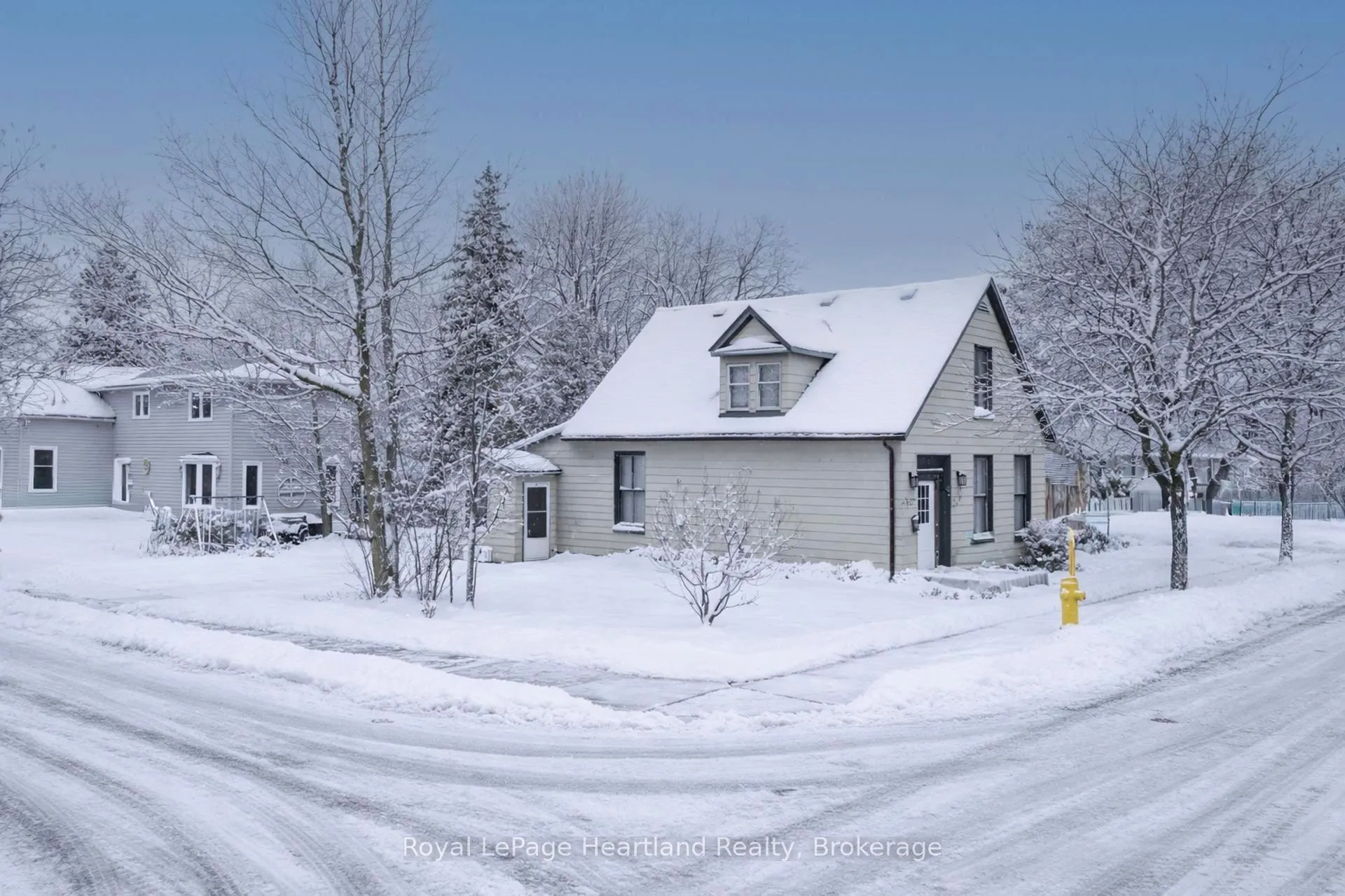 Photo 4 of 162 Wellington Street S, Goderich, Goderich (Town) — HOMEH
