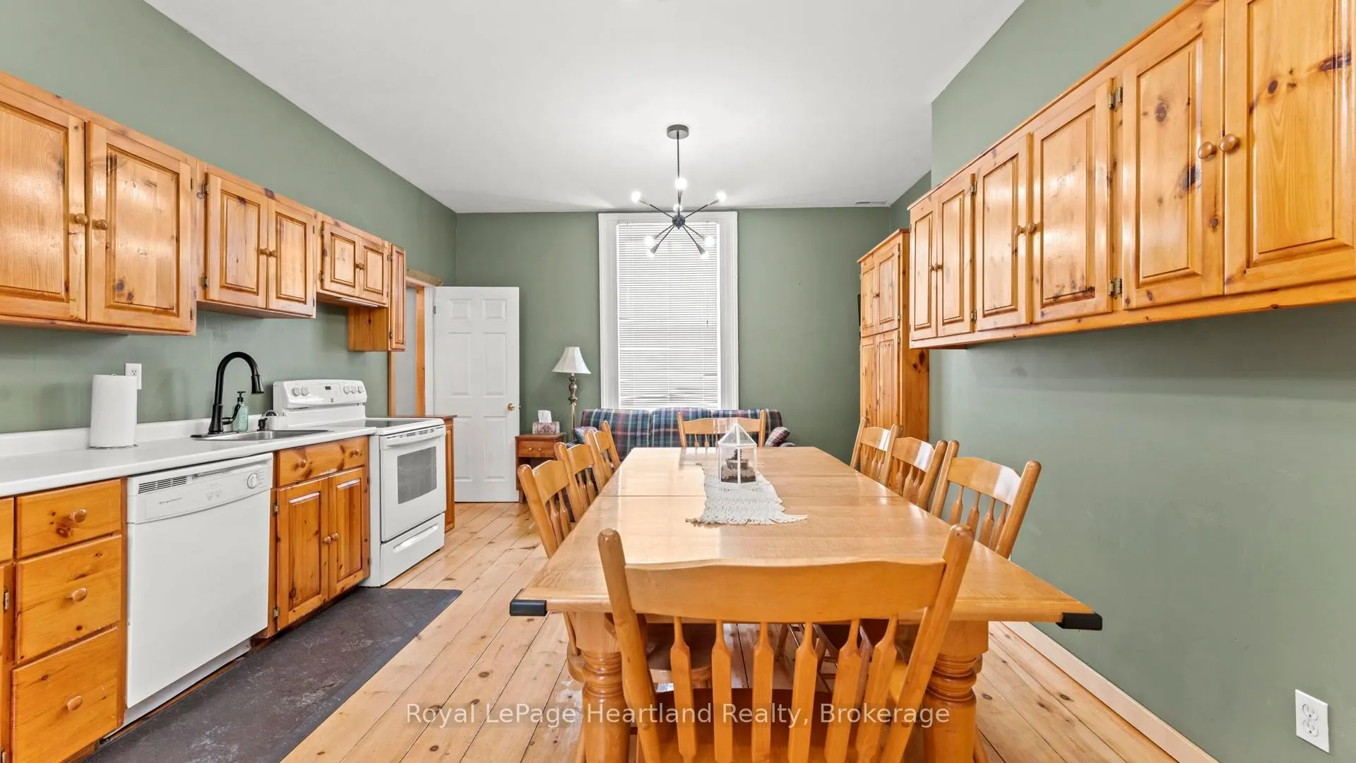 Photo 10 of 162 Wellington Street S, Goderich, Goderich (Town) — HOMEH