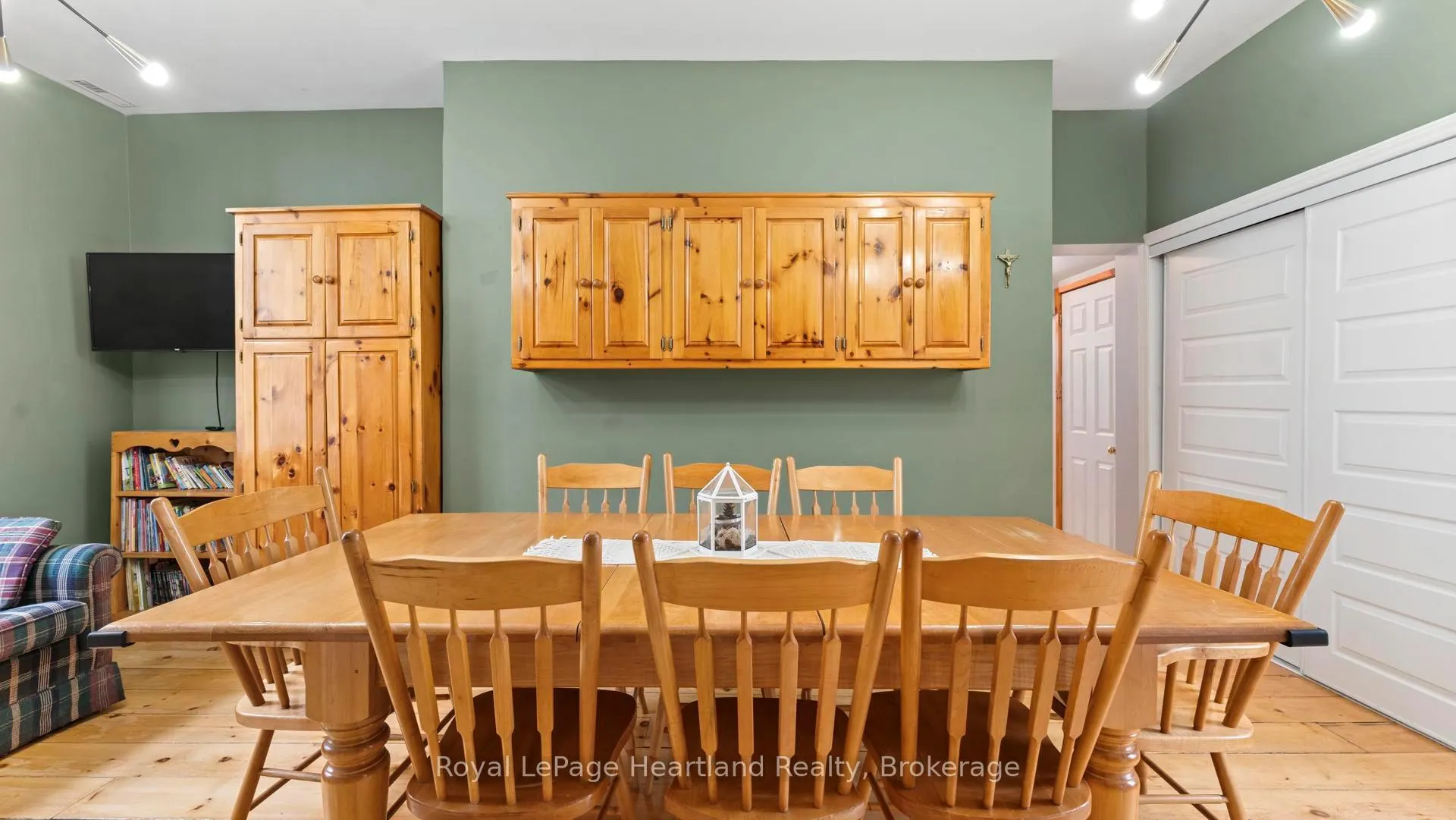 Photo 12 of 162 Wellington Street S, Goderich, Goderich (Town) — HOMEH
