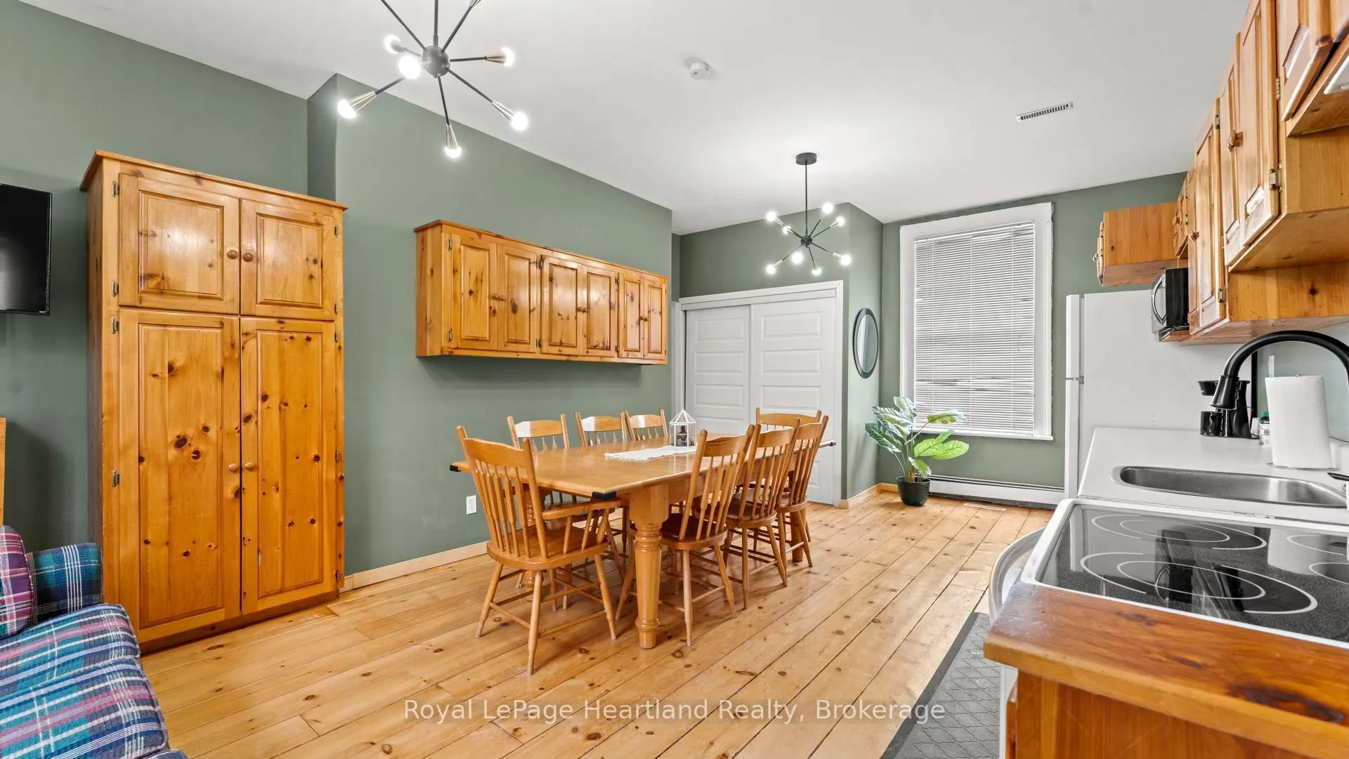 Photo 13 of 162 Wellington Street S, Goderich, Goderich (Town) — HOMEH