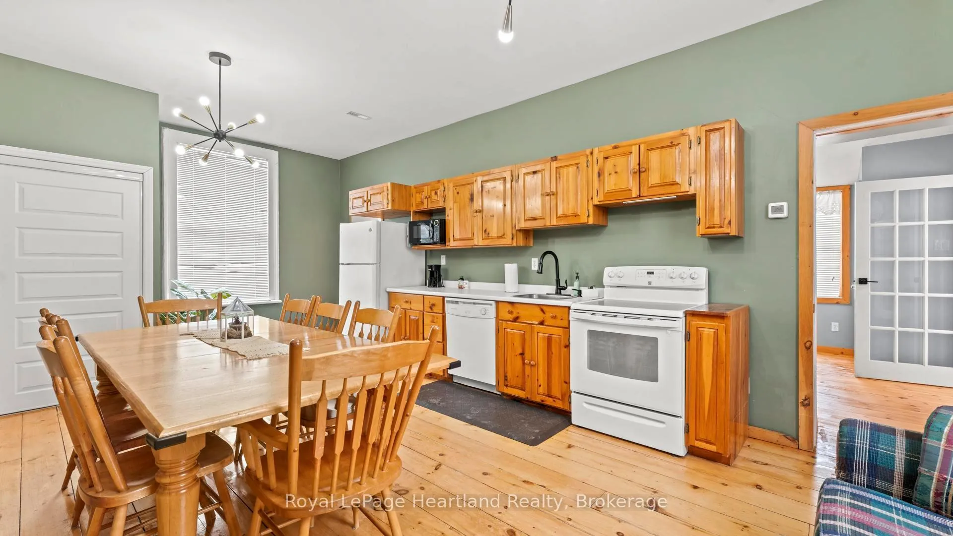 Photo 14 of 162 Wellington Street S, Goderich, Goderich (Town) — HOMEH
