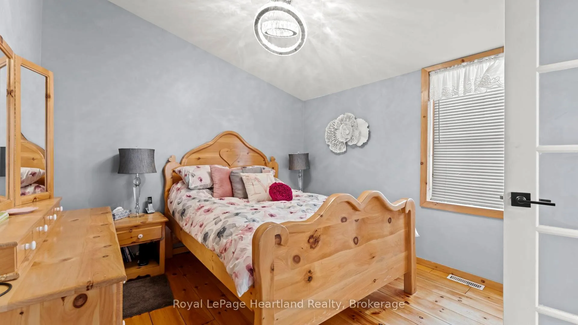 Photo 15 of 162 Wellington Street S, Goderich, Goderich (Town) — HOMEH