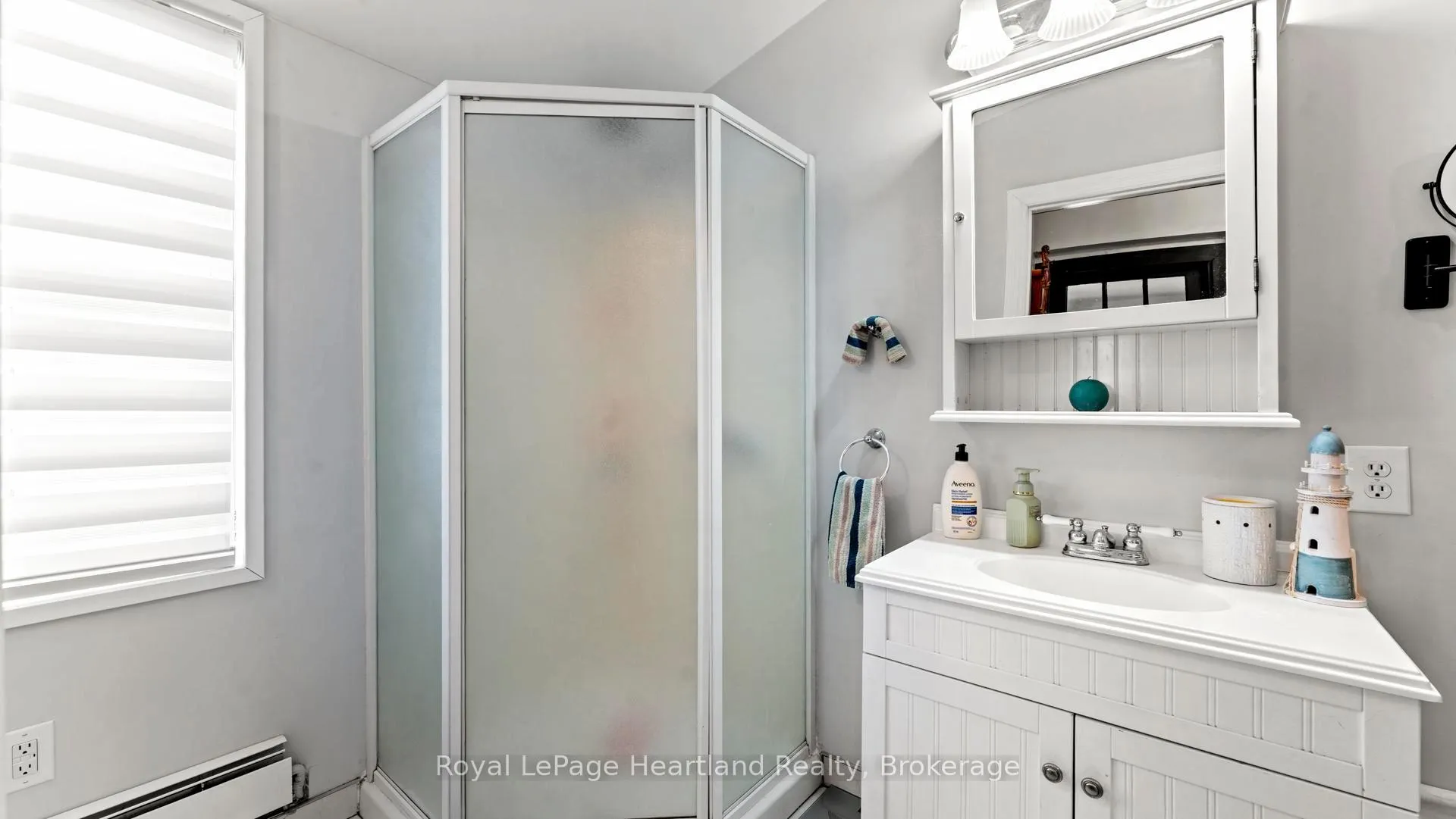 Photo 22 of 162 Wellington Street S, Goderich, Goderich (Town) — HOMEH
