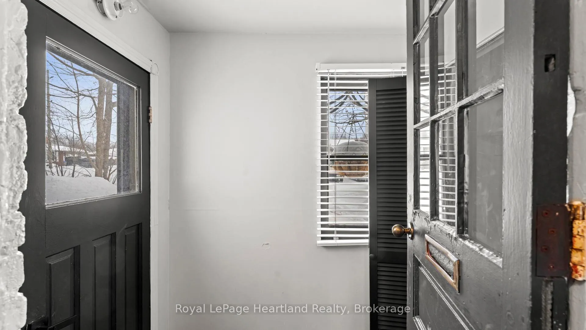 Photo 24 of 162 Wellington Street S, Goderich, Goderich (Town) — HOMEH