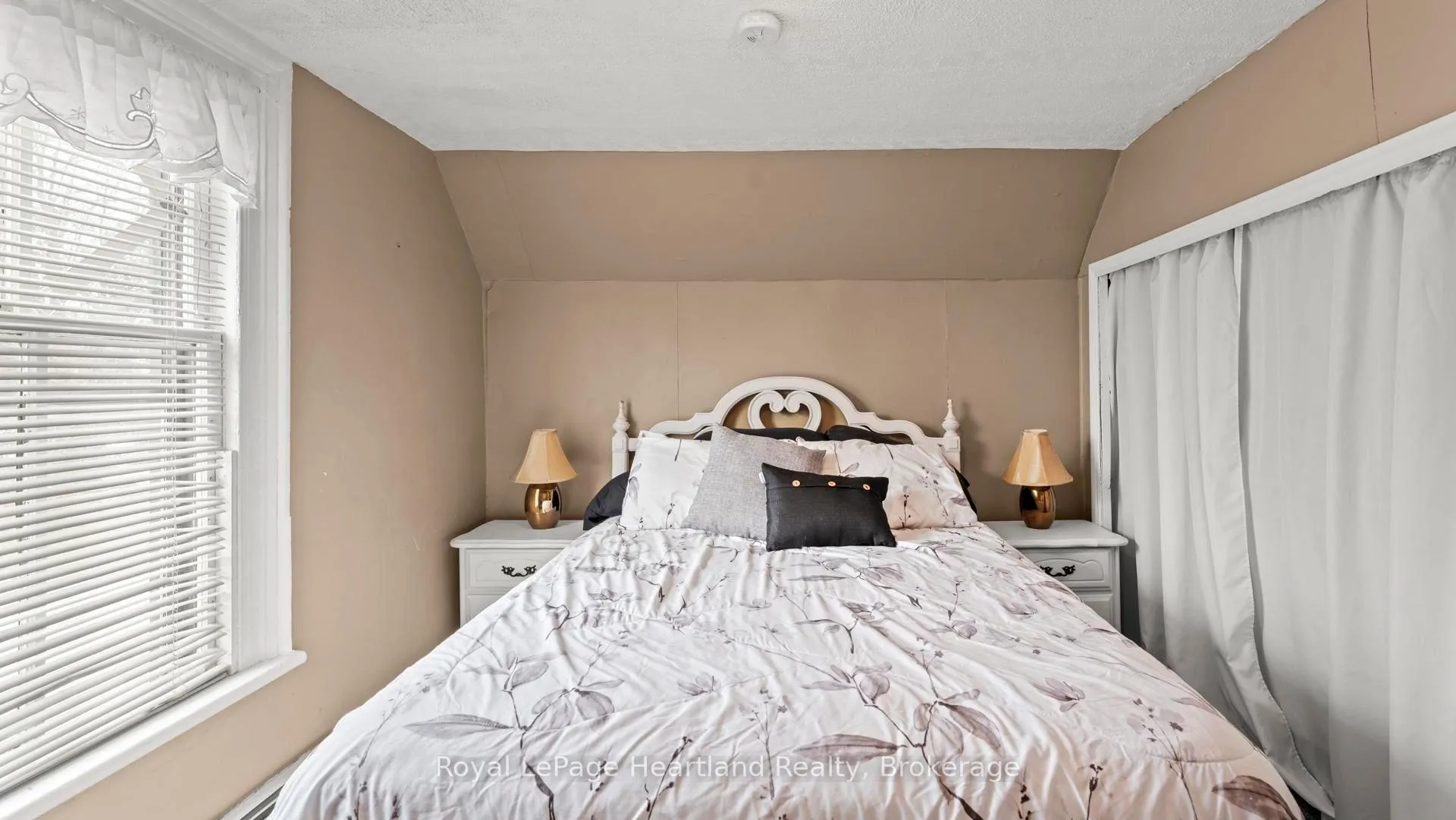 Photo 28 of 162 Wellington Street S, Goderich, Goderich (Town) — HOMEH