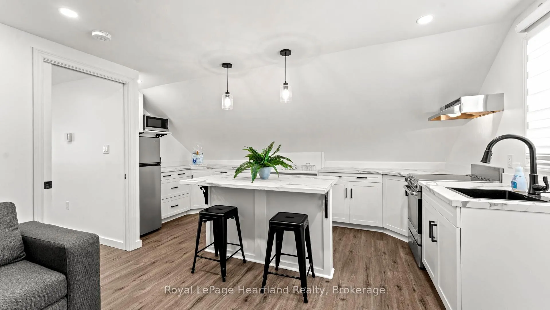 Photo 36 of 162 Wellington Street S, Goderich, Goderich (Town) — HOMEH