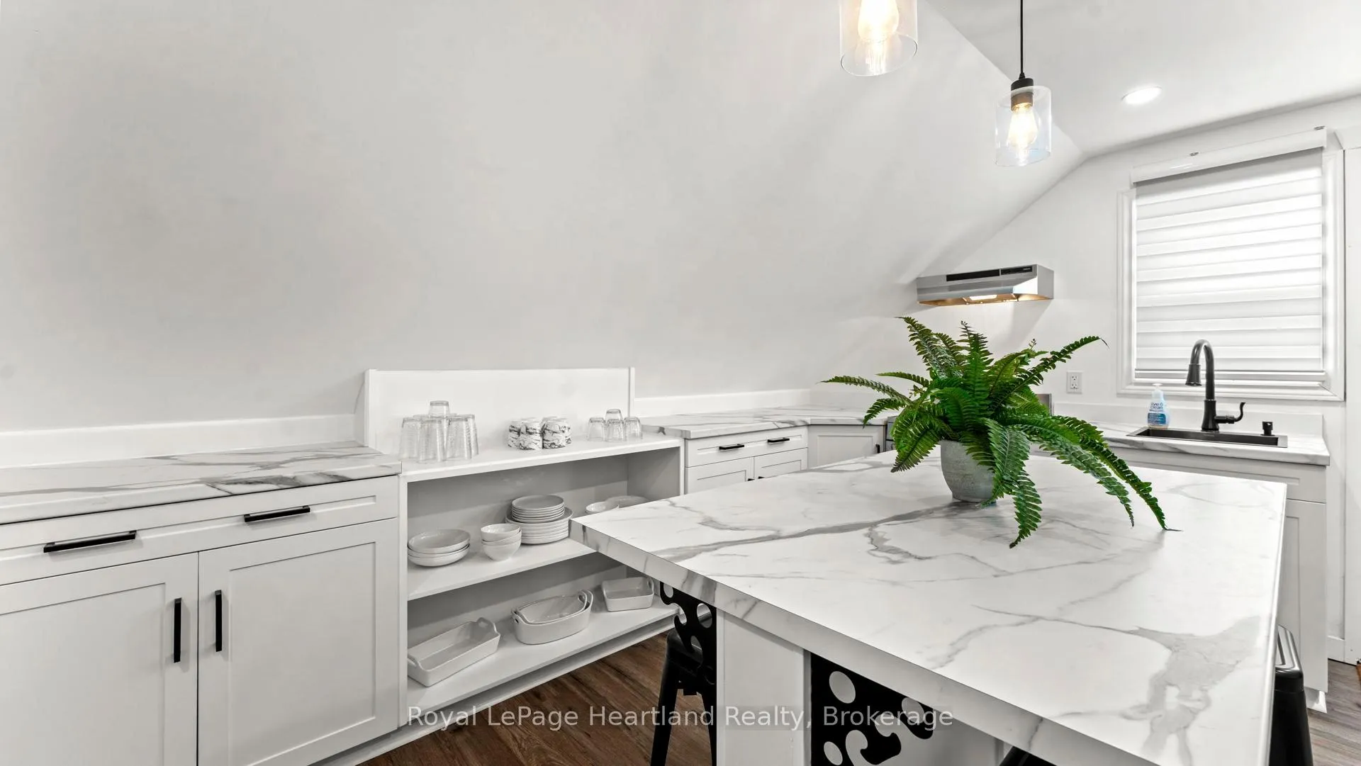 Photo 38 of 162 Wellington Street S, Goderich, Goderich (Town) — HOMEH