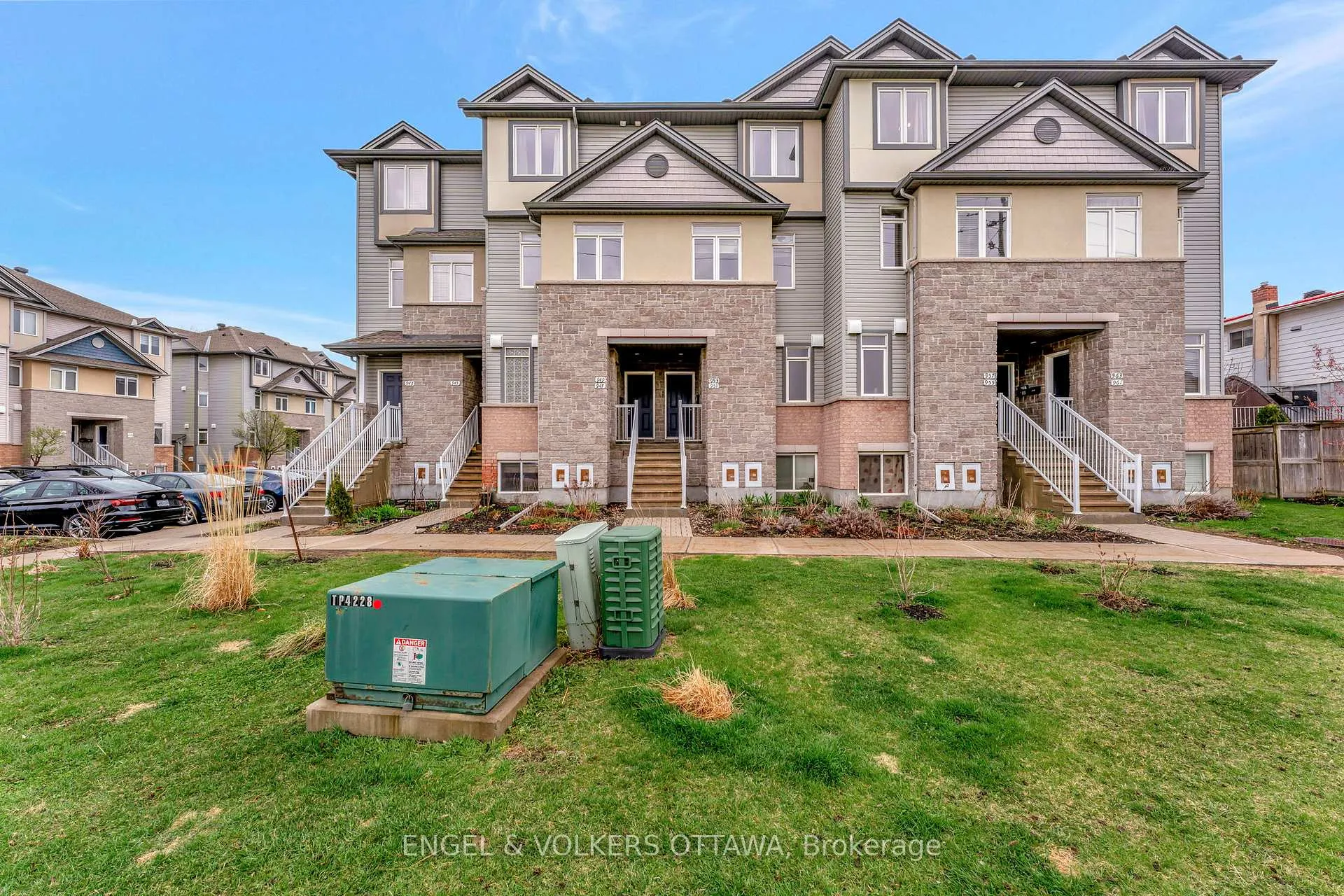 Photo 1 of Unit 33, 949 Cummings Avenue, Ottawa, Cyrville — HOMEH