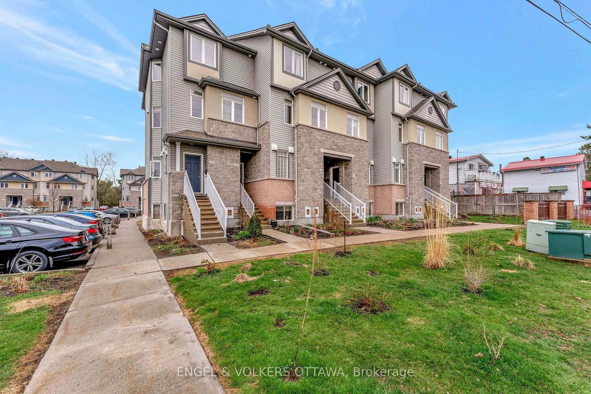 Photo 2 of Unit 33, 949 Cummings Avenue, Ottawa, Cyrville — HOMEH