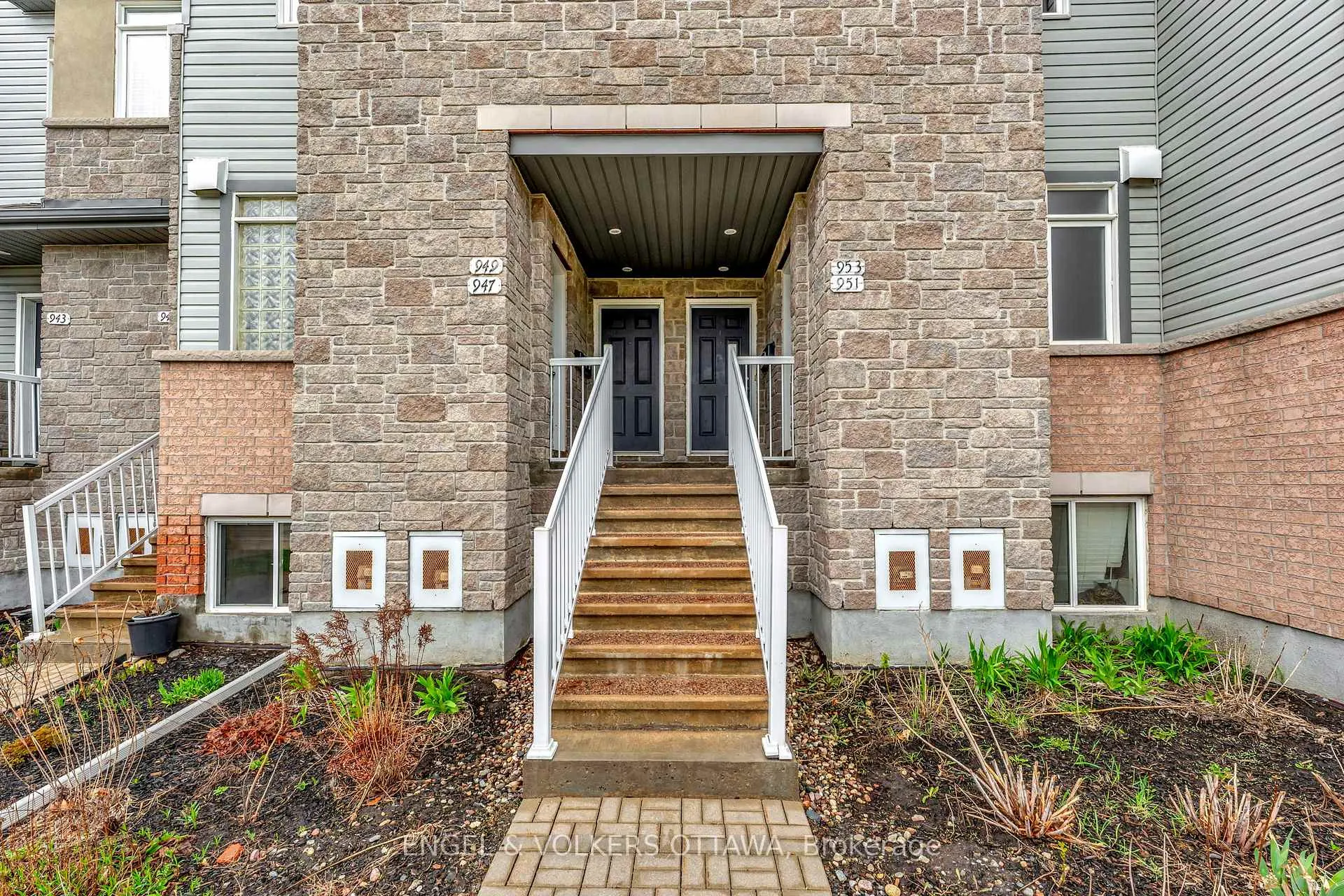Photo 3 of Unit 33, 949 Cummings Avenue, Ottawa, Cyrville — HOMEH