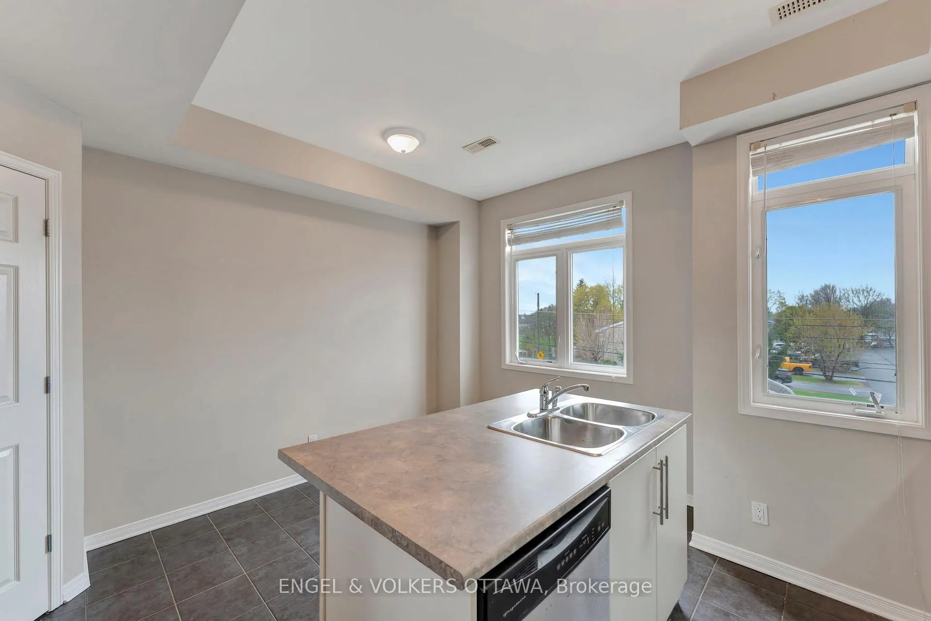 Photo 19 of Unit 33, 949 Cummings Avenue, Ottawa, Cyrville — HOMEH