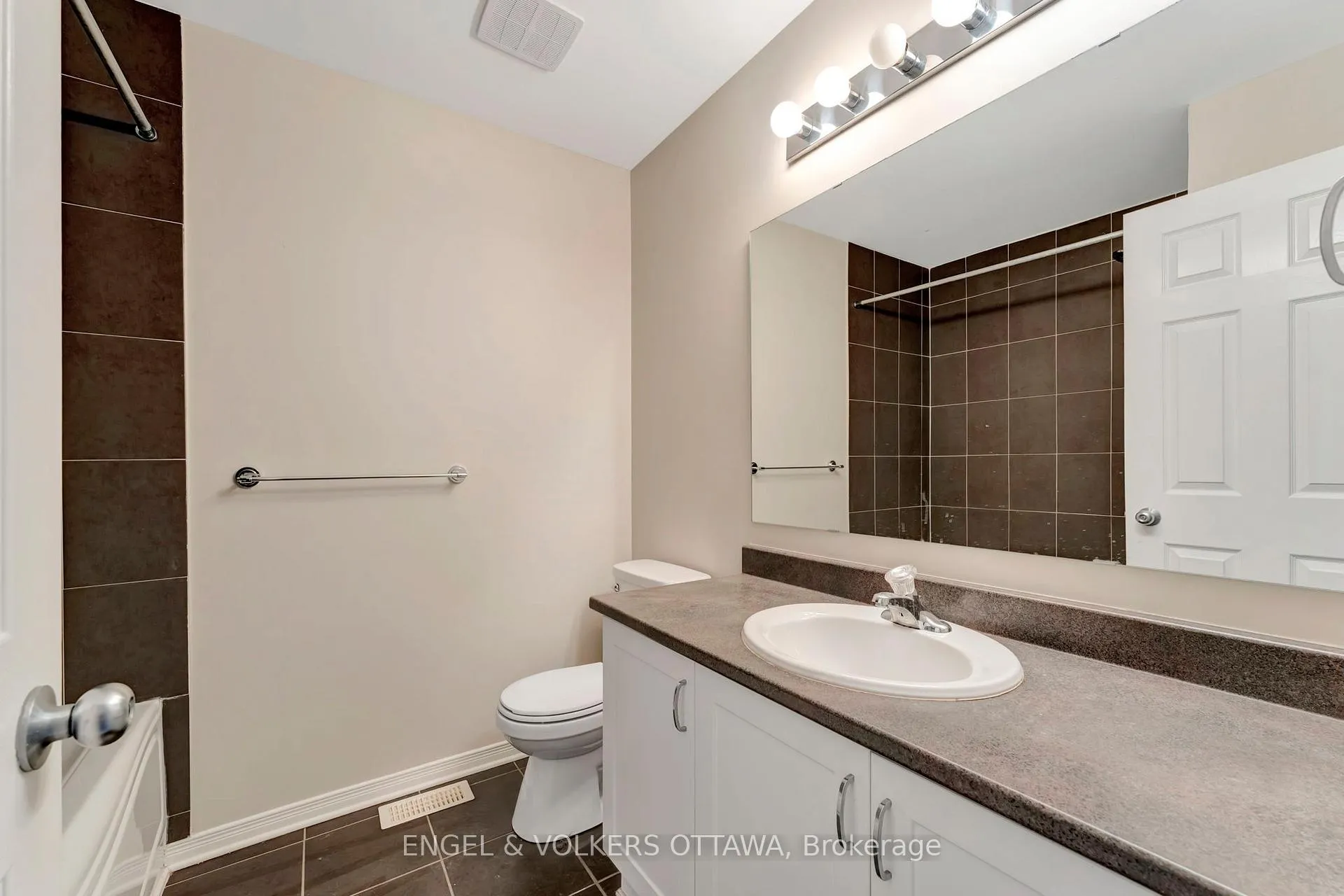 Photo 25 of Unit 33, 949 Cummings Avenue, Ottawa, Cyrville — HOMEH