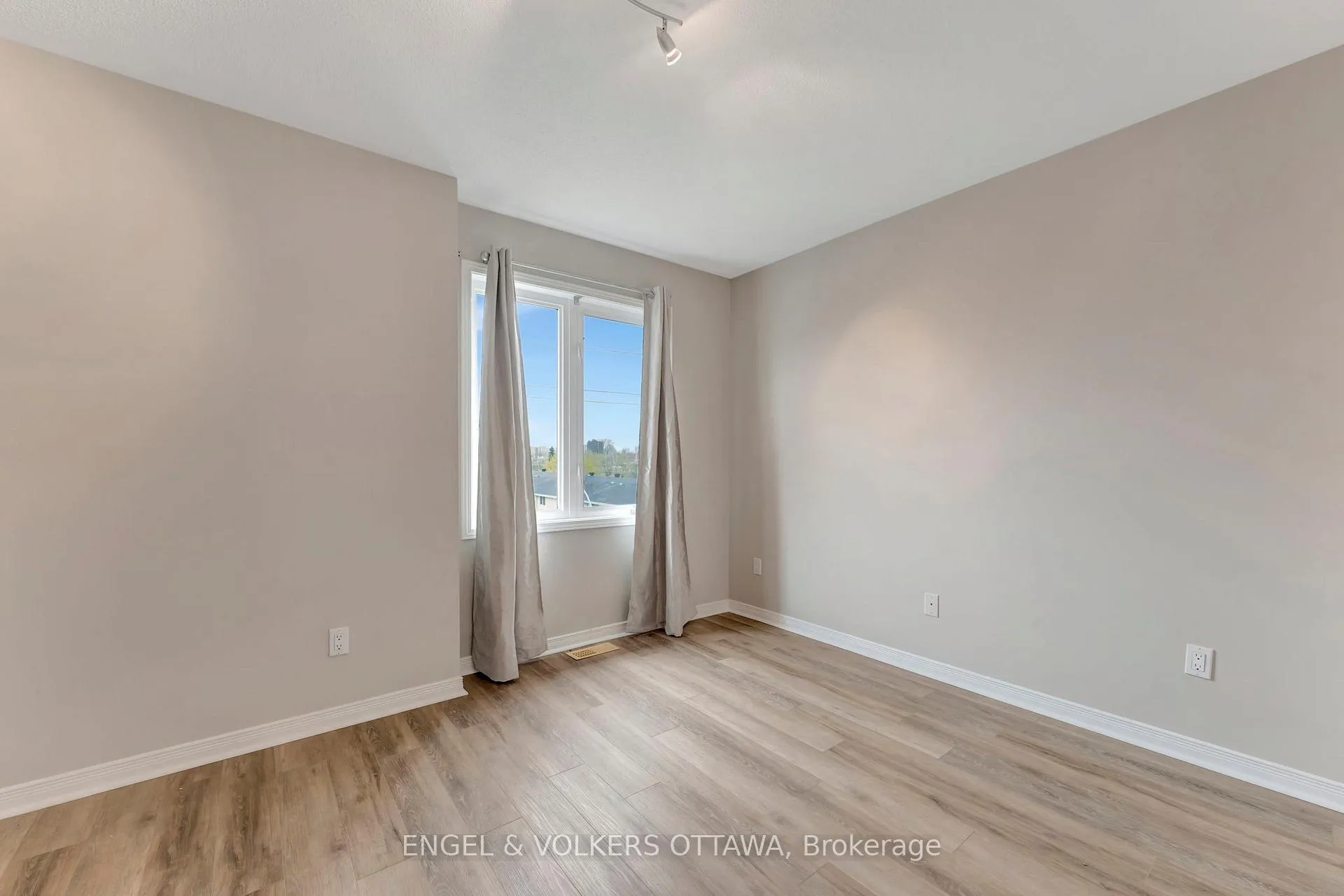 Photo 27 of Unit 33, 949 Cummings Avenue, Ottawa, Cyrville — HOMEH