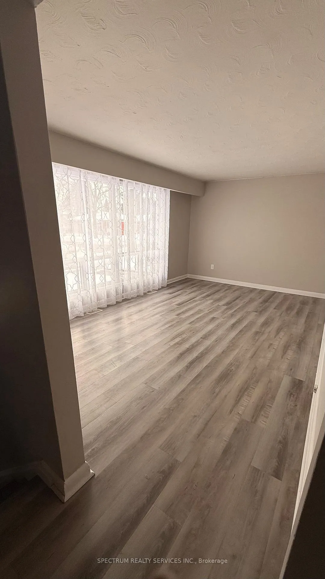 Photo 3 of 213 Thistle Down Boulevard, Etobicoke, Thistletown-Beaumonde Heights — HOMEH