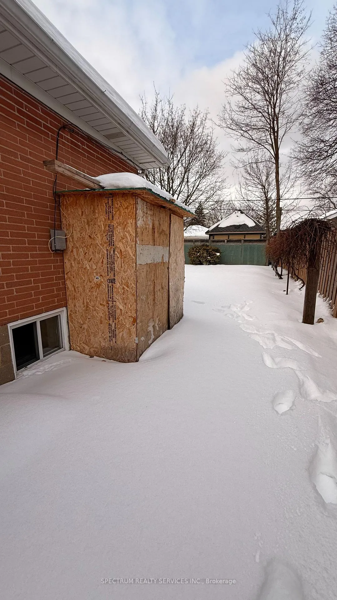 Photo 18 of 213 Thistle Down Boulevard, Etobicoke, Thistletown-Beaumonde Heights — HOMEH