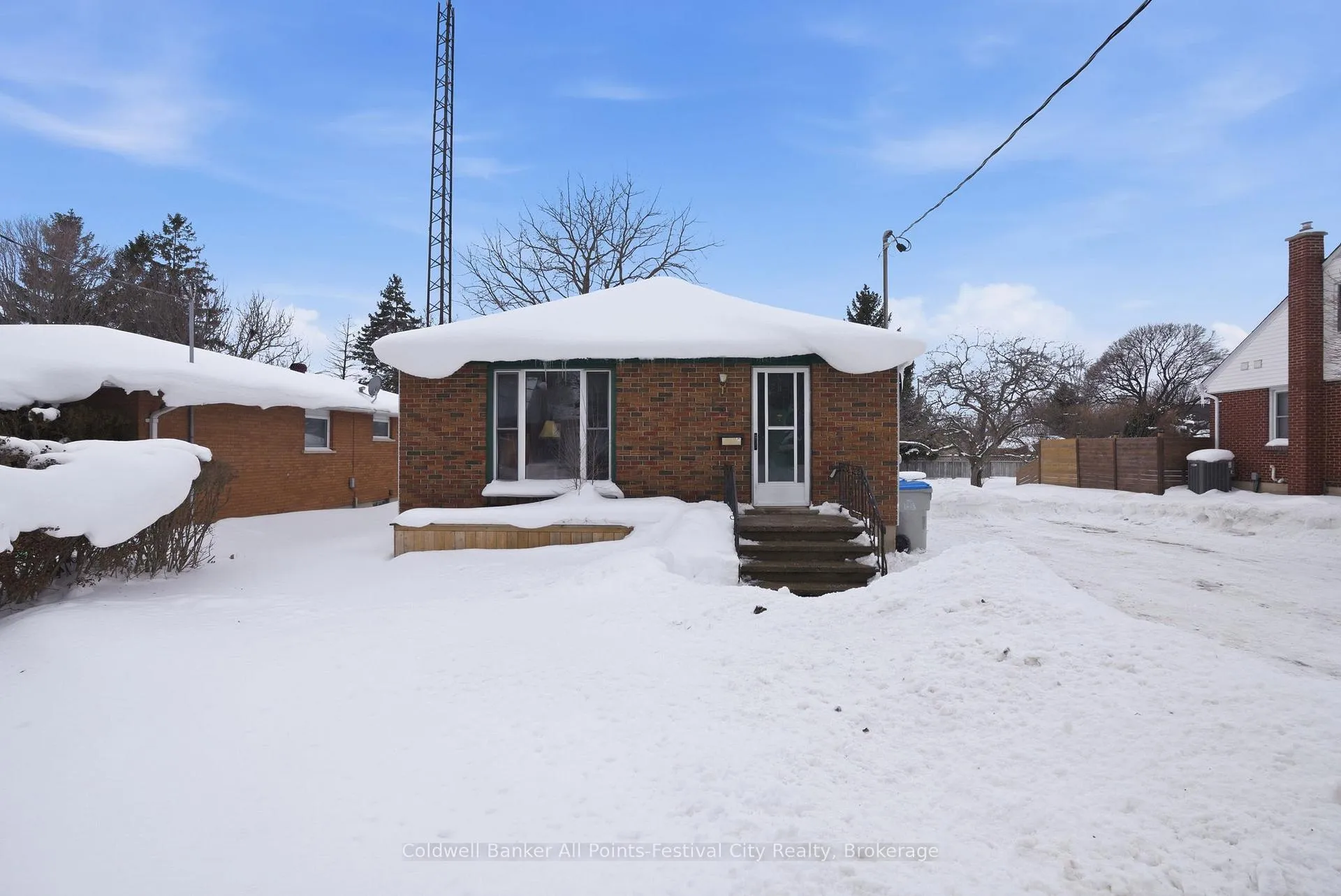 Photo 2 of 136 Elizabeth Street, Goderich, Goderich (Town) — HOMEH