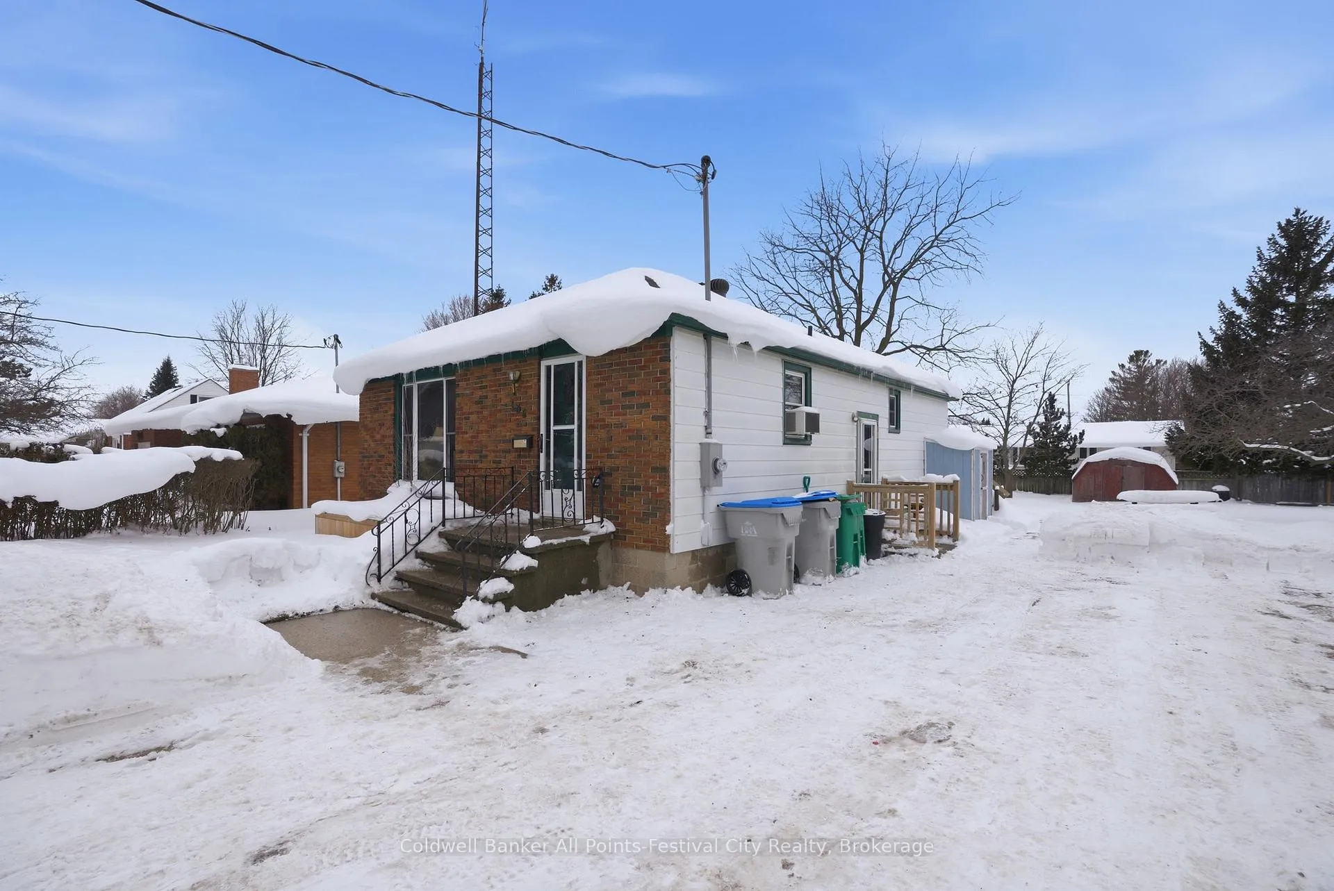 Photo 3 of 136 Elizabeth Street, Goderich, Goderich (Town) — HOMEH