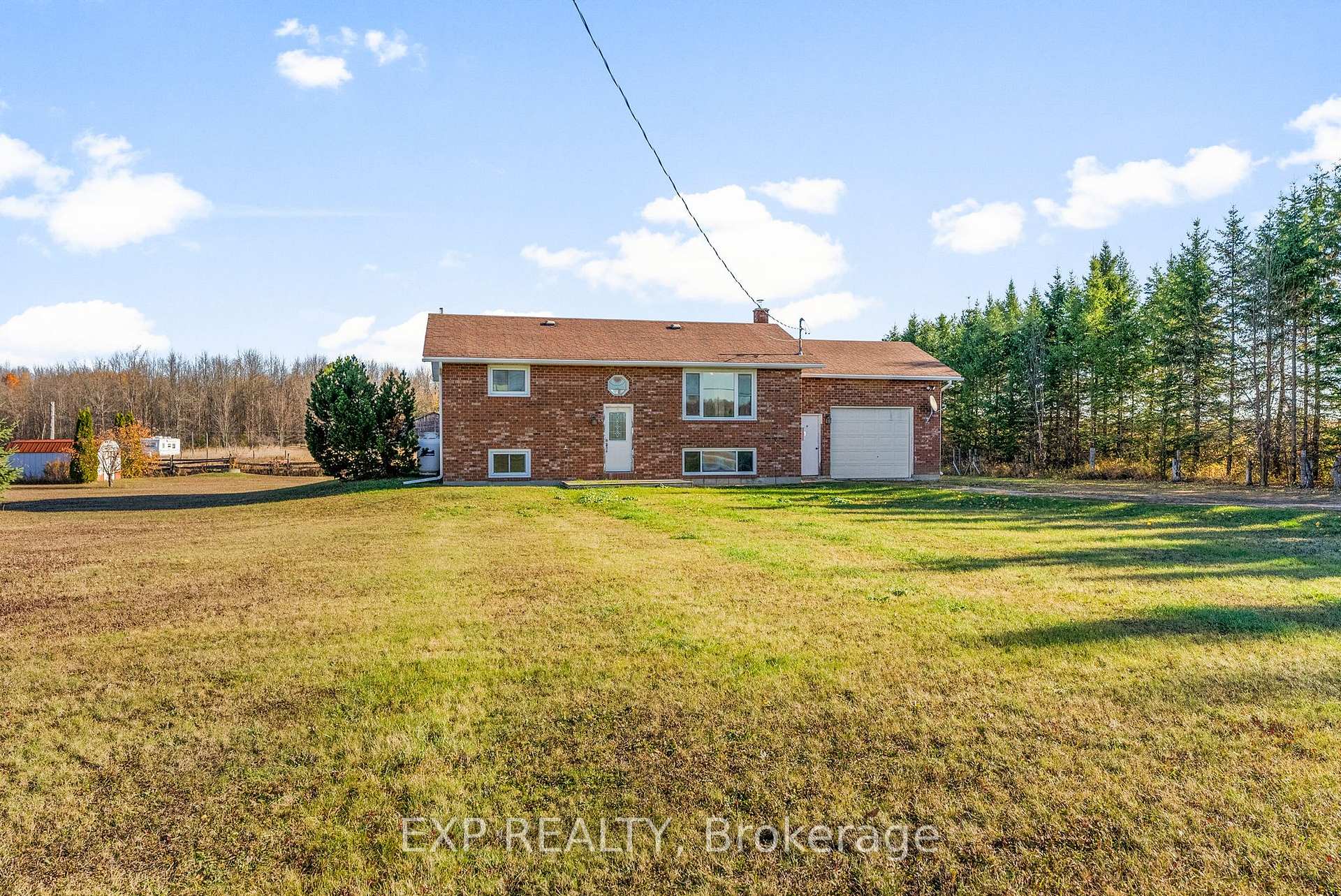Photo 3 of 1860 Lochwinnoch Road, Horton, Horton Twp — HOMEH