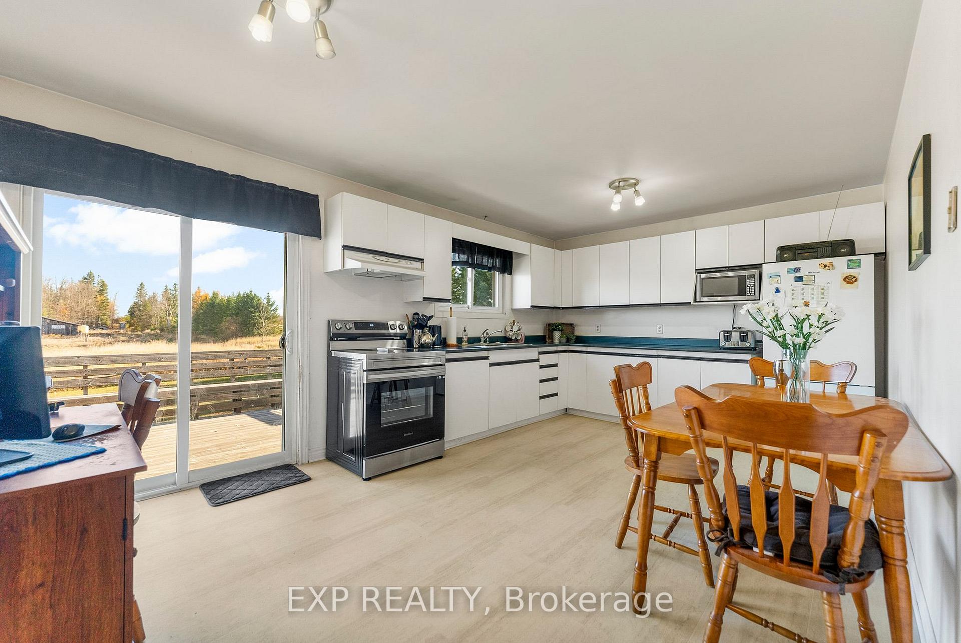Photo 14 of 1860 Lochwinnoch Road, Horton, Horton Twp — HOMEH