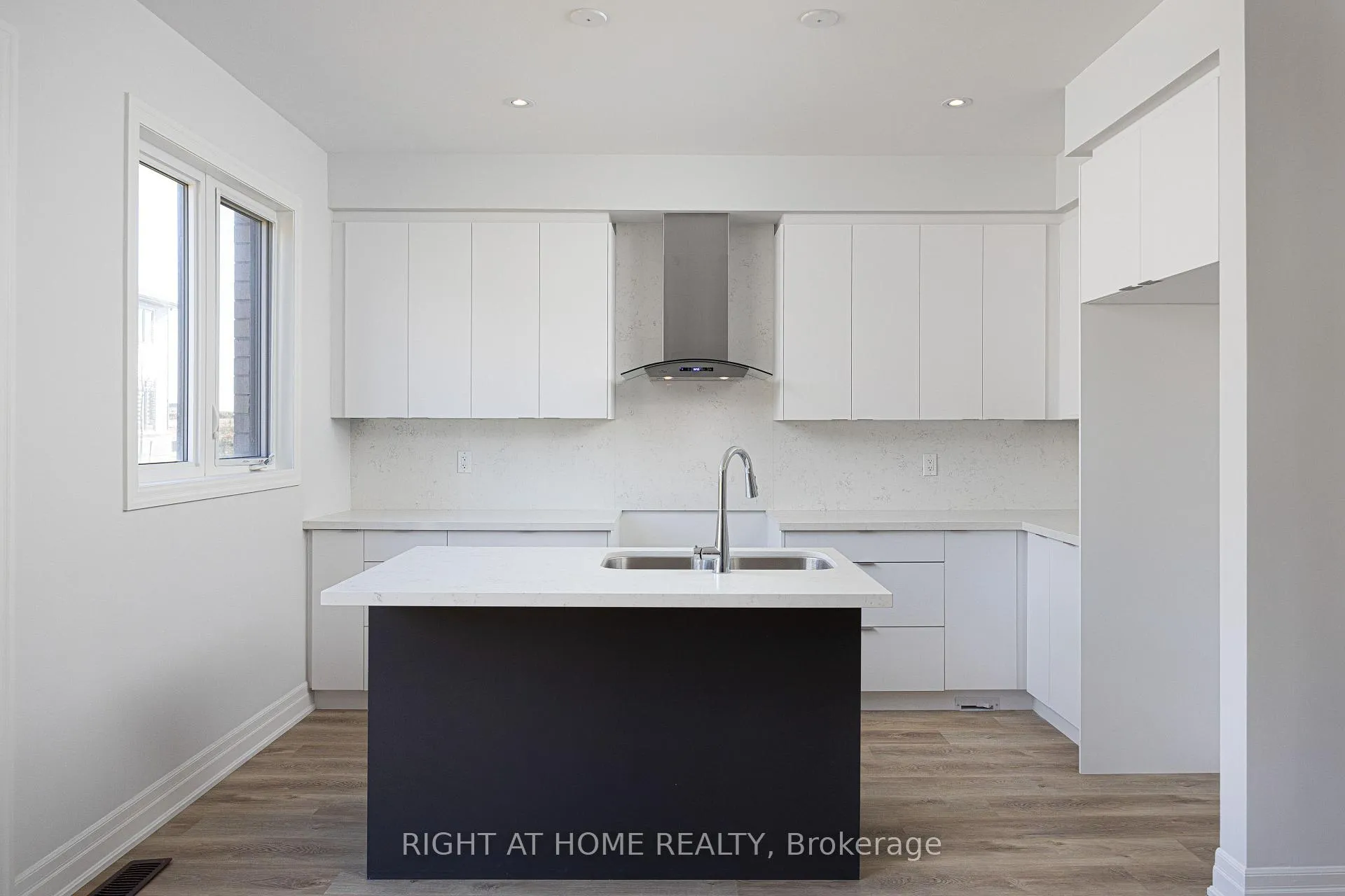 Photo 11 of 8 Nicort Road, Wasaga Beach — HOMEH