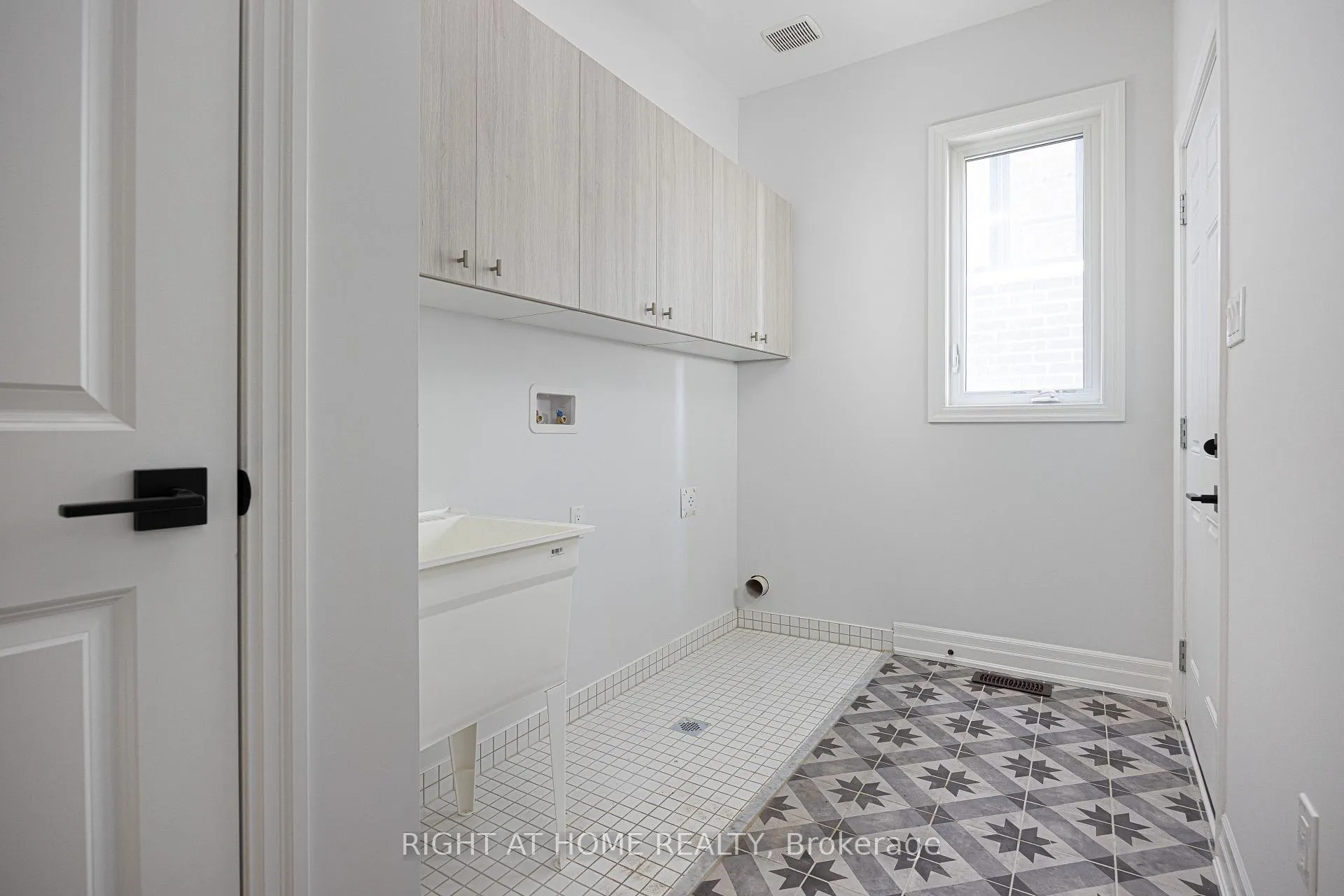 Photo 14 of 8 Nicort Road, Wasaga Beach — HOMEH