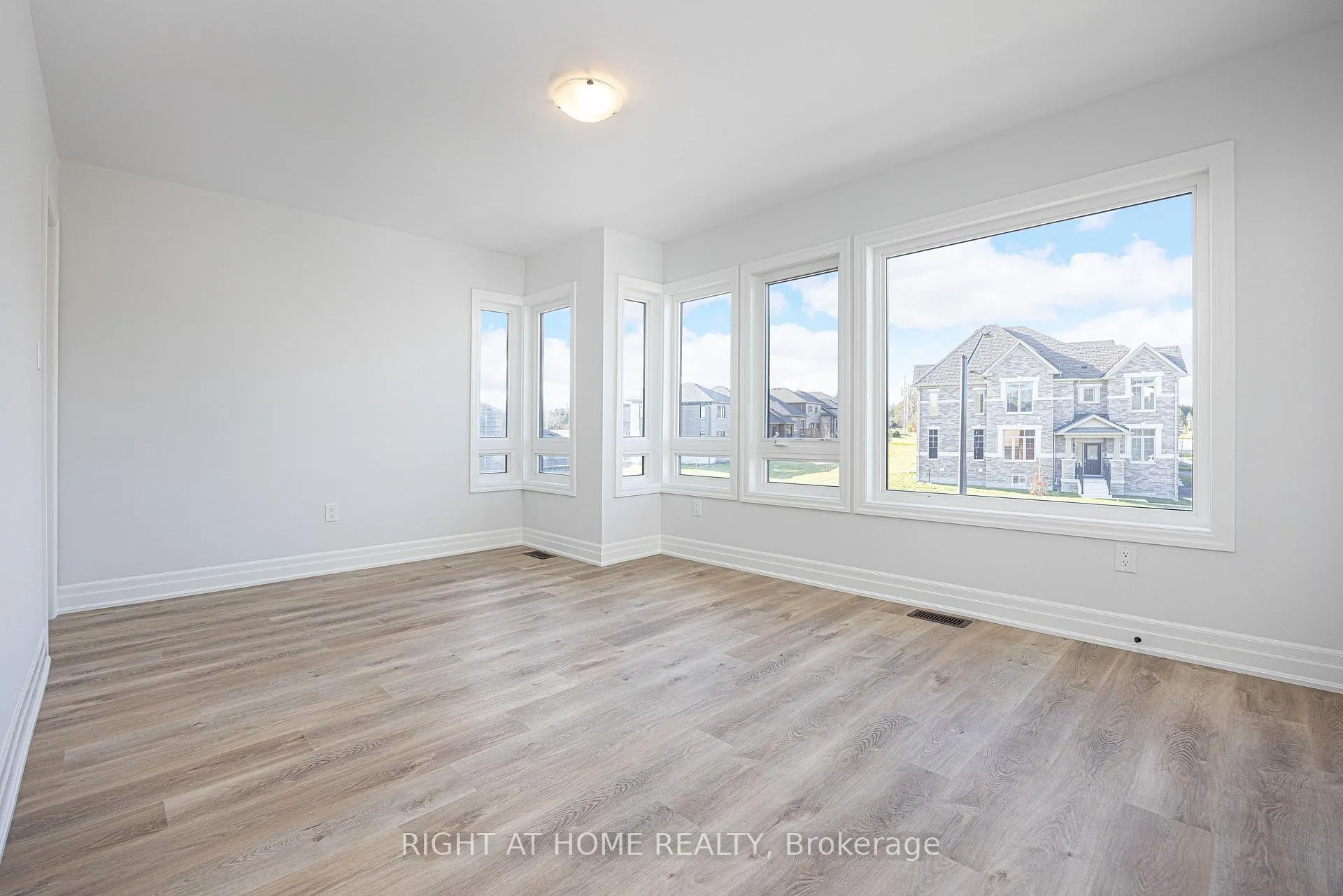 Photo 16 of 8 Nicort Road, Wasaga Beach — HOMEH
